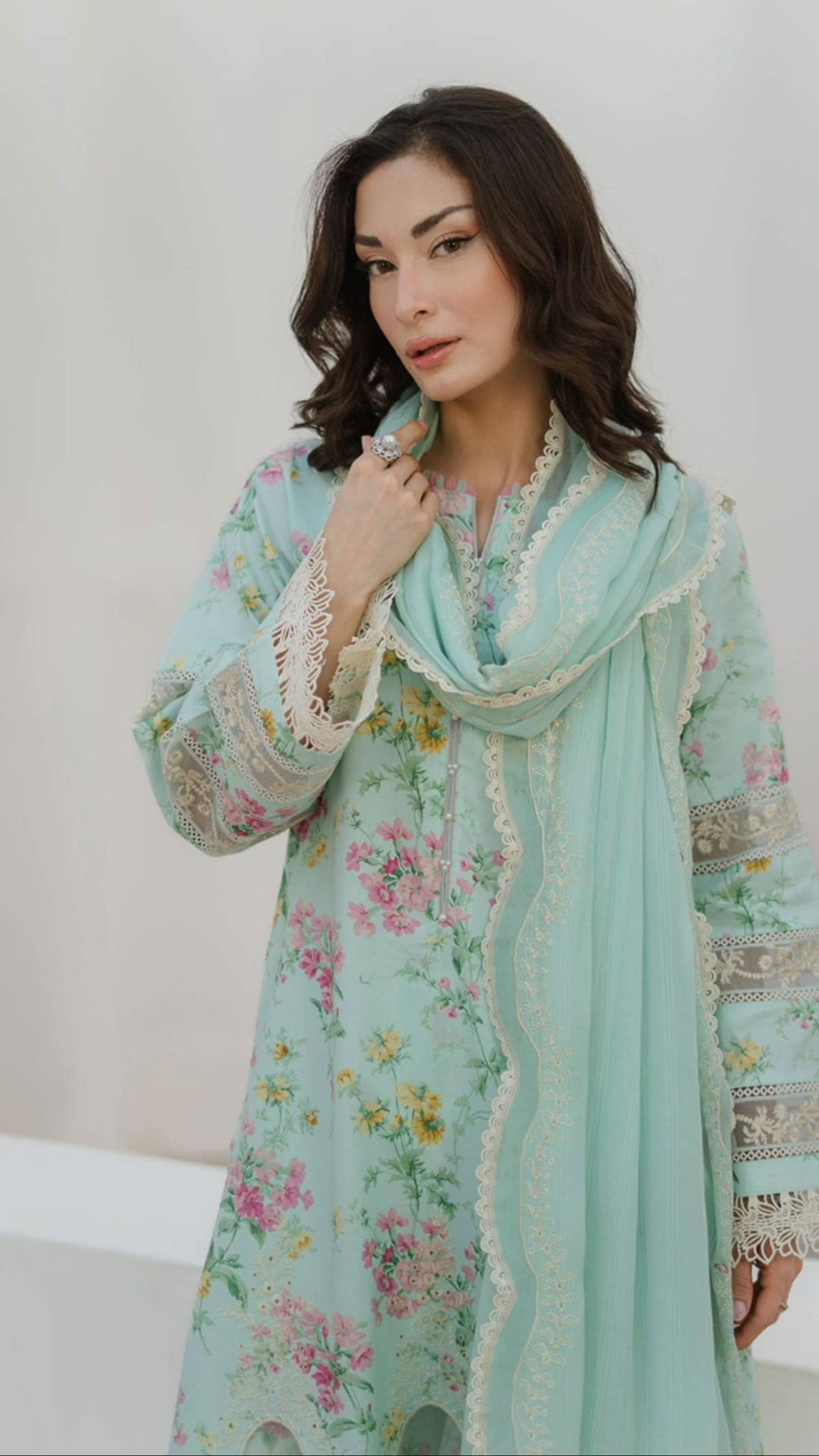 img_manara_lawn_awwal_boutique