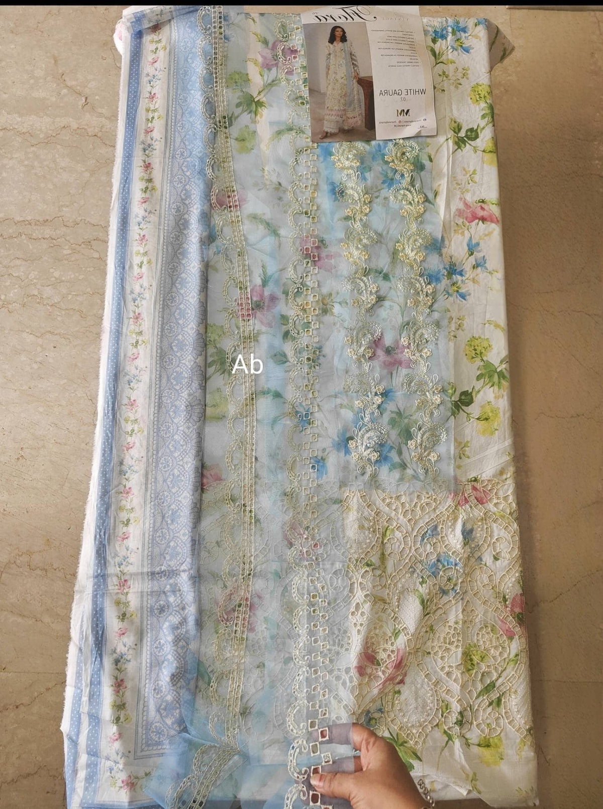 Open Pic/Sale‼️Manara Luxury Lawn 26/White Gaura/Off White 26/