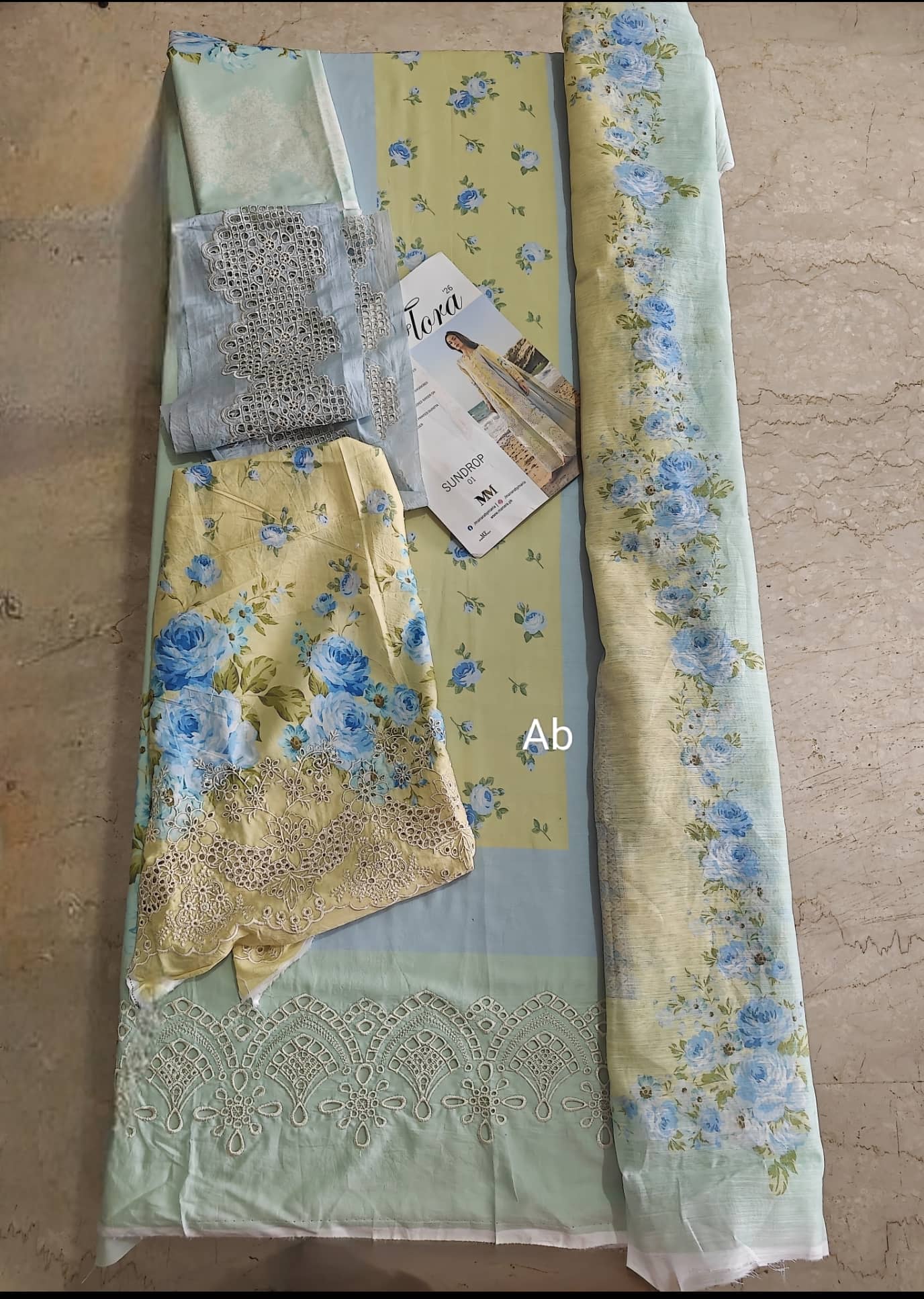 img_manara_lawn_awwal_boutique