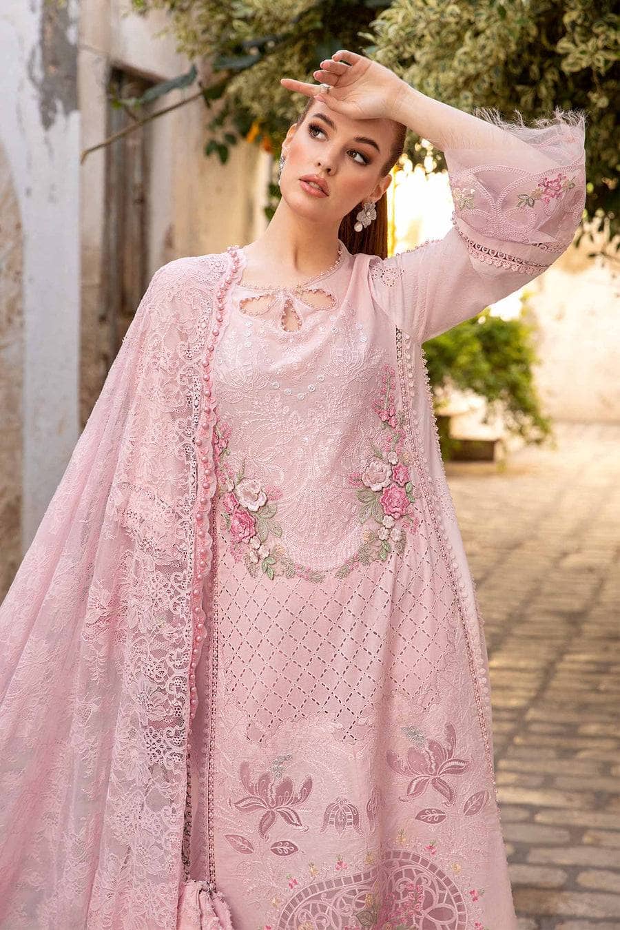 img_maria_b_lawn_24_awwal_boutique