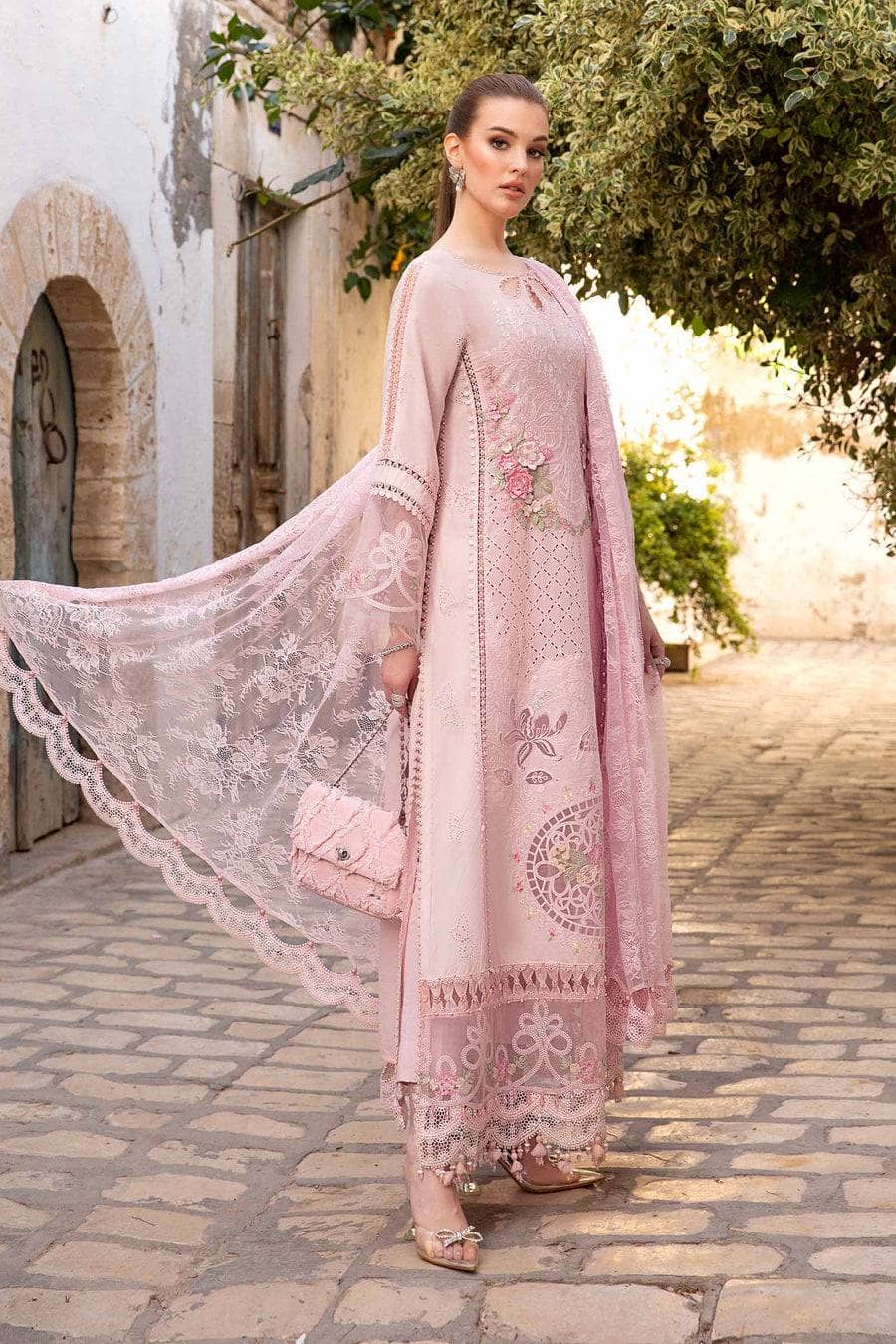 img_maria_b_lawn_24_awwal_boutique