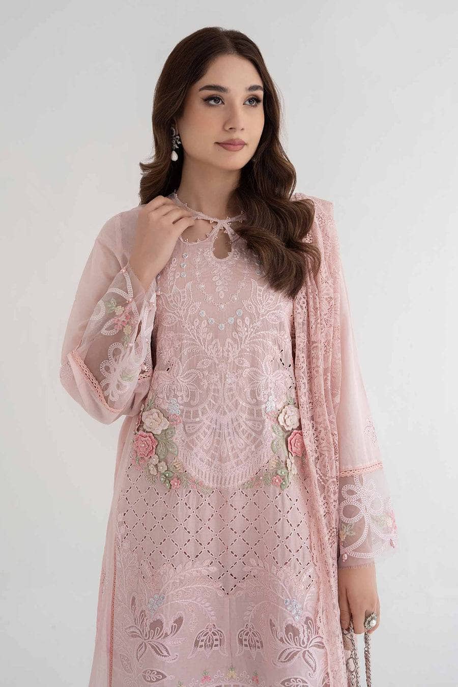 img_maria_b_lawn_24_awwal_boutique