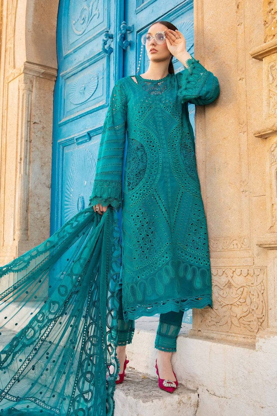 img_maria_b_lawn_24_awwal_boutique