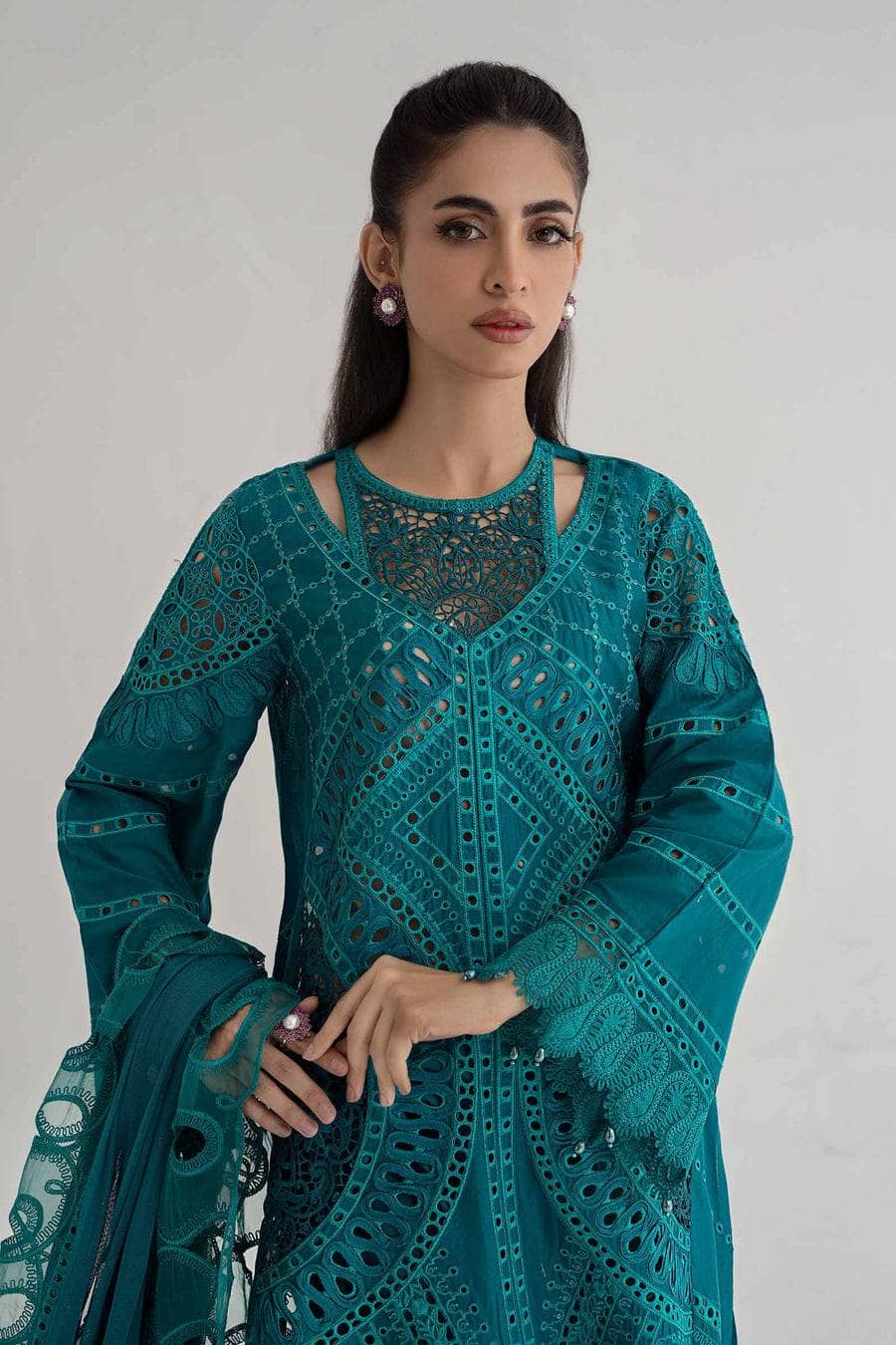 img_maria_b_lawn_24_awwal_boutique