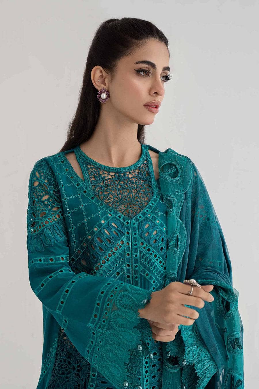 img_maria_b_lawn_24_awwal_boutique