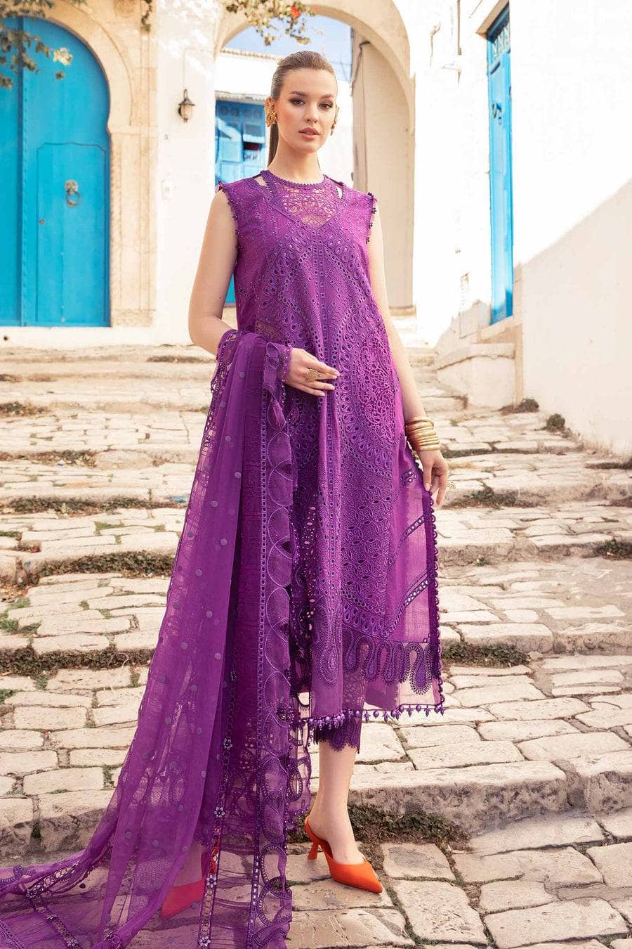 img_maria_b_lawn_24_awwal_boutique
