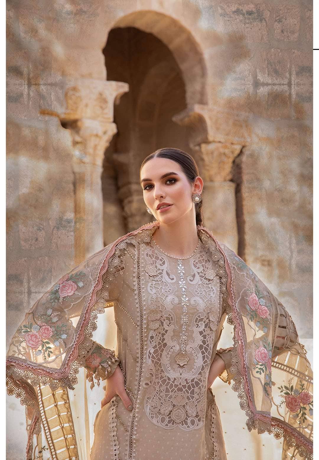 img_maria_b_lawn_24_awwal_boutique