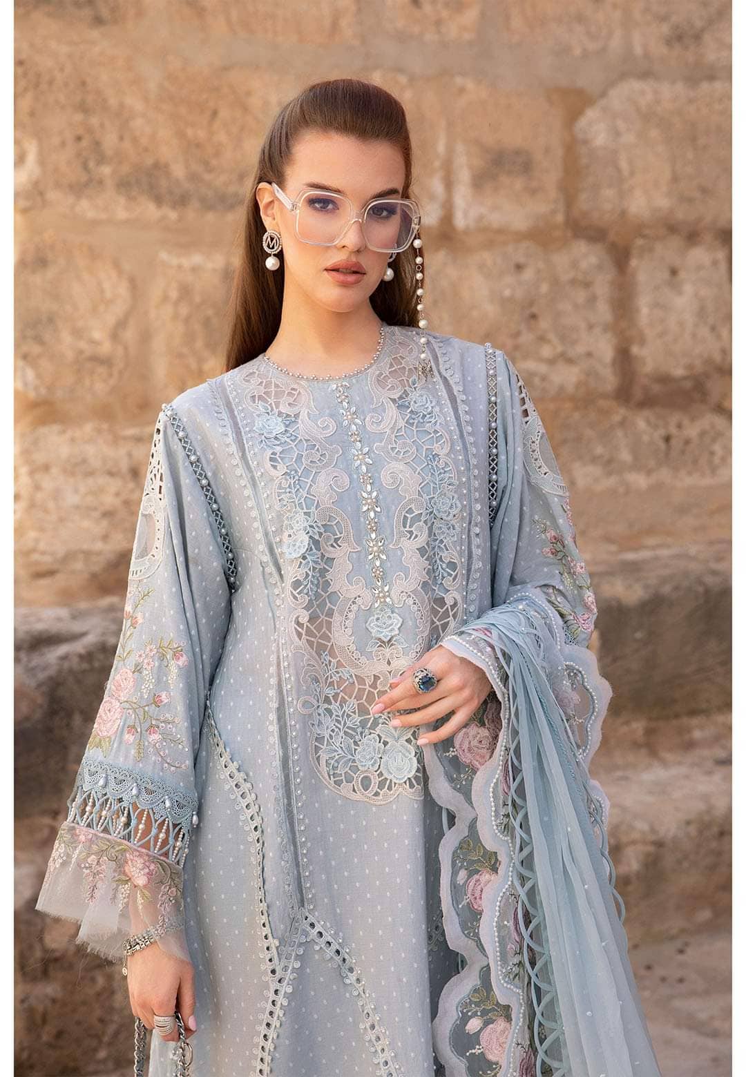 img_maria_b_lawn_24_awwal_boutique