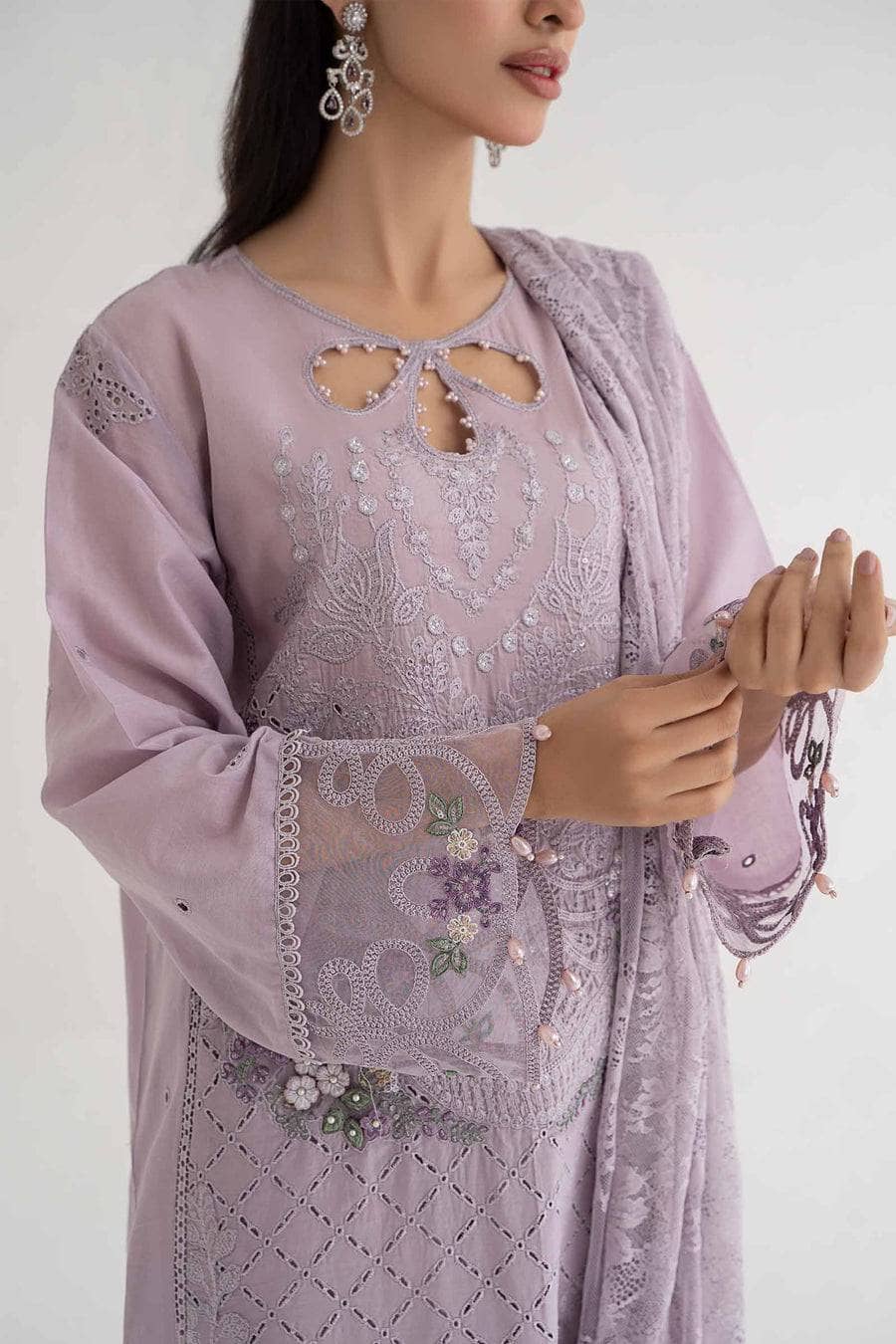 img_maria_b_lawn_24_awwal_boutique