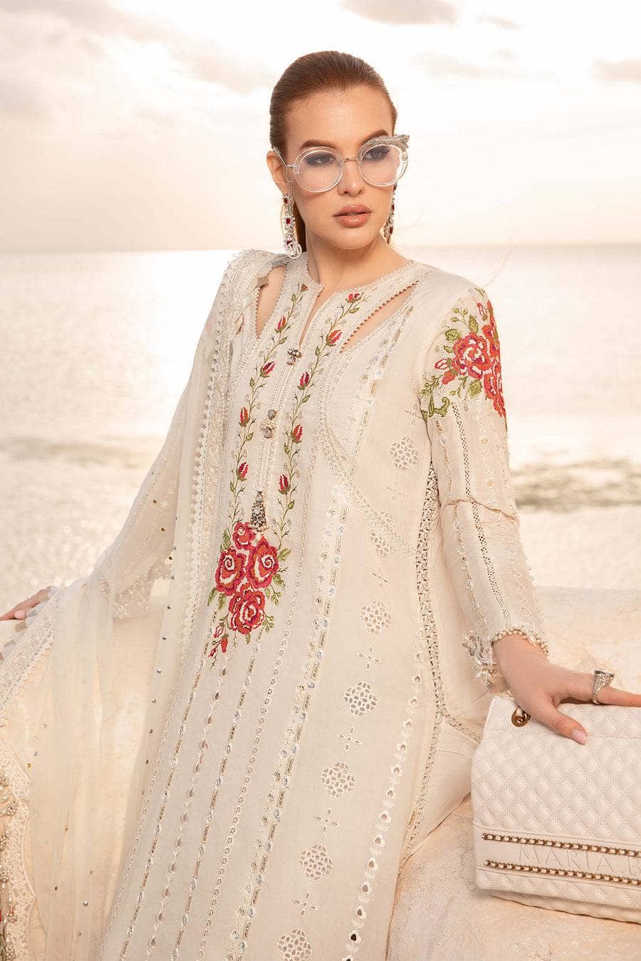 img_maria_b_lawn_24_awwal_boutique