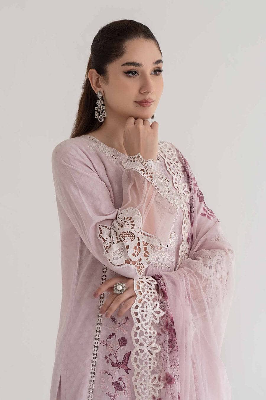 img_maria_b_lawn_24_awwal_boutique