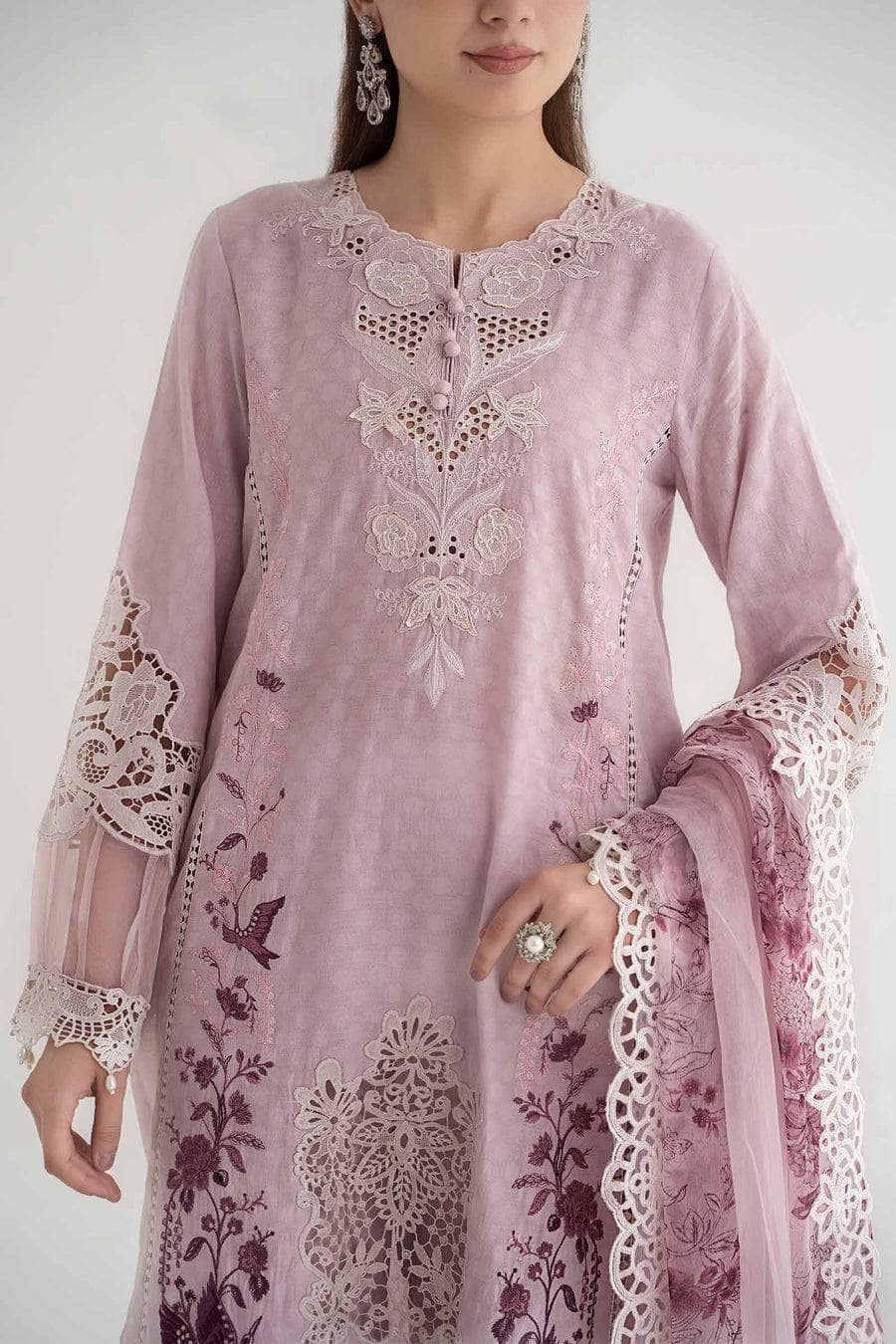 img_maria_b_lawn_24_awwal_boutique