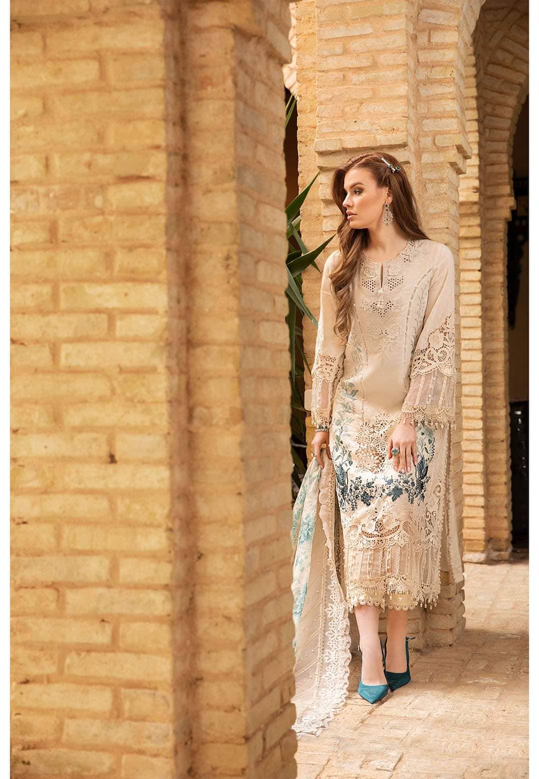 img_maria_b_lawn_24_awwal_boutique