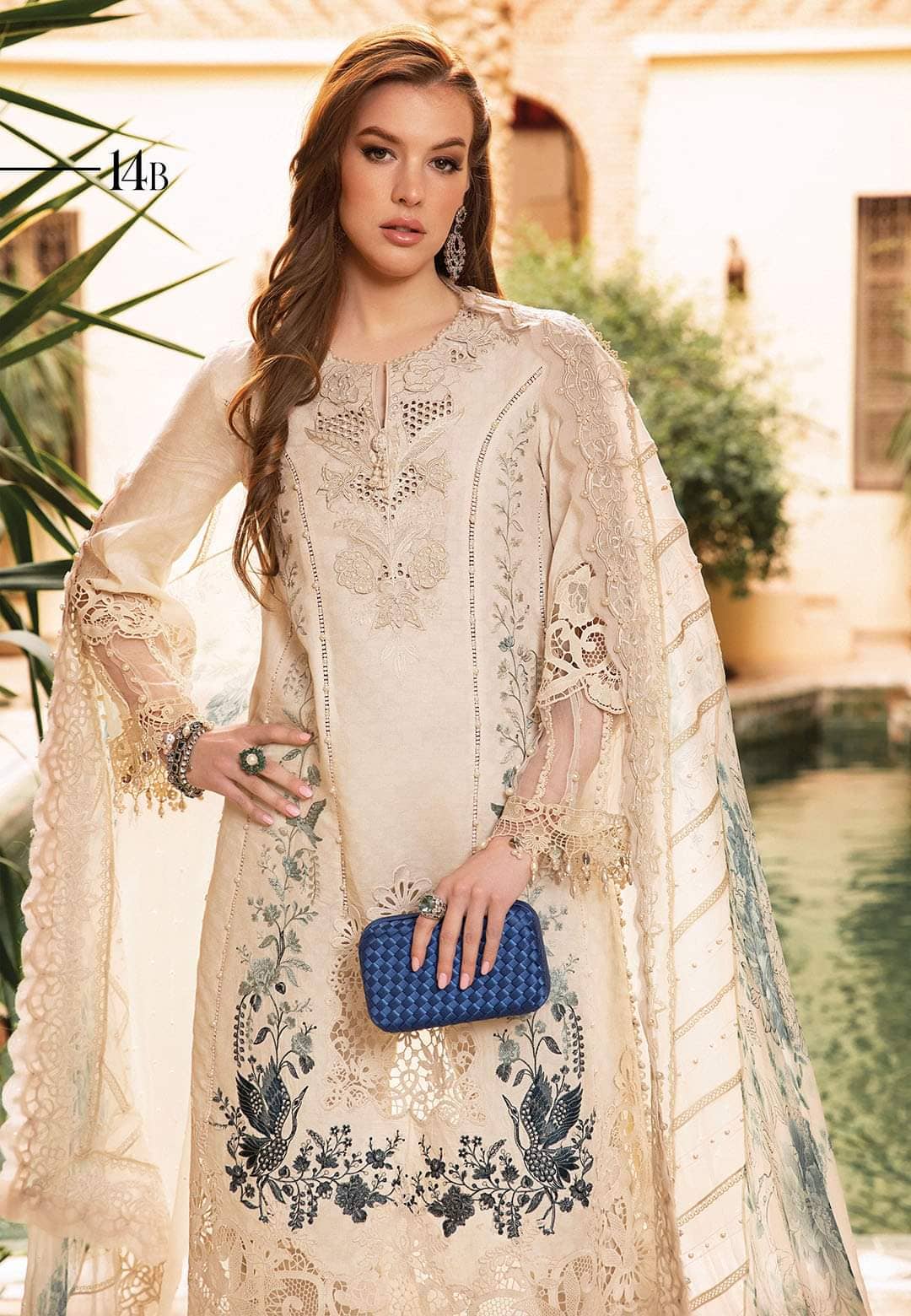 img_maria_b_lawn_24_awwal_boutique