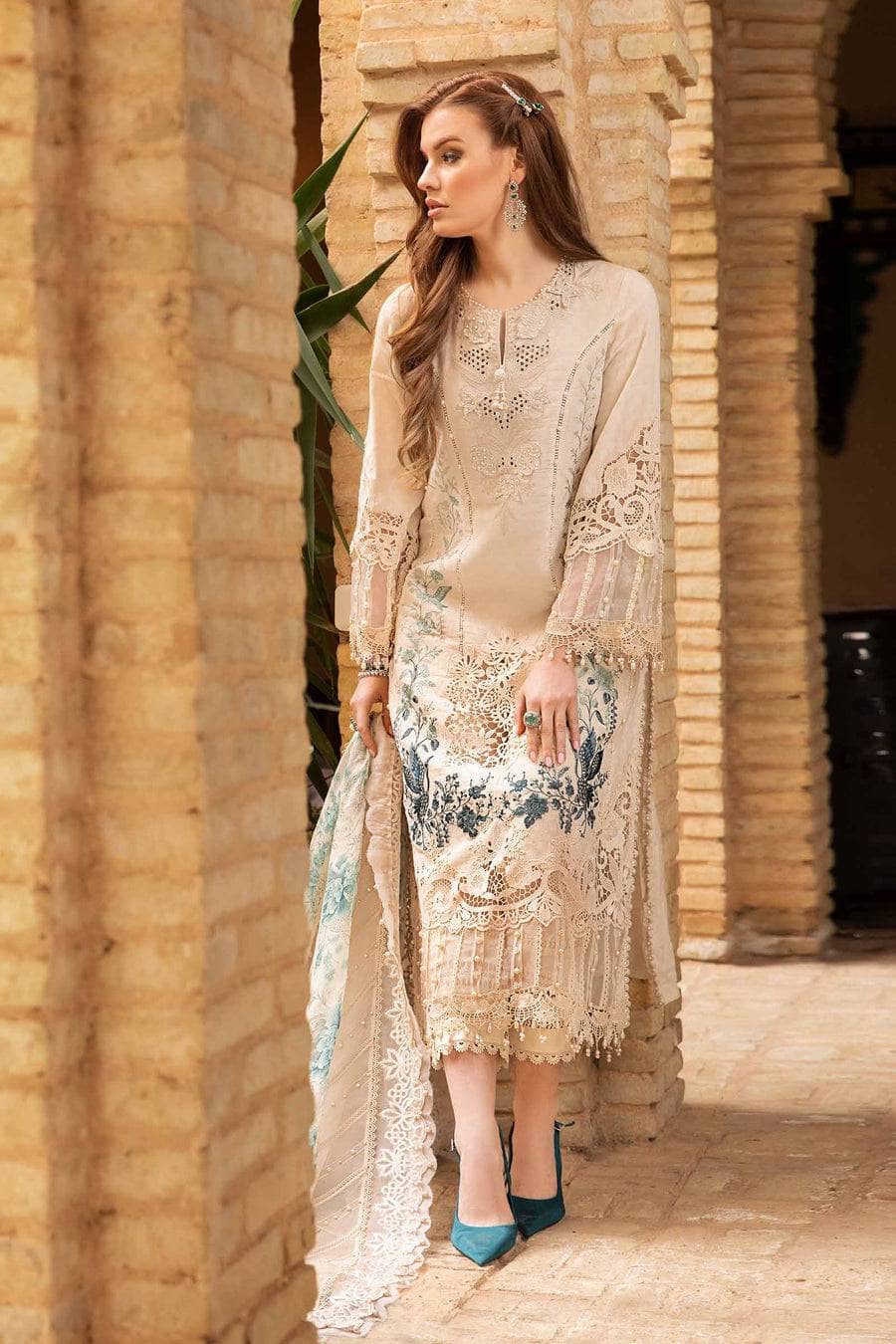 img_maria_b_lawn_24_awwal_boutique