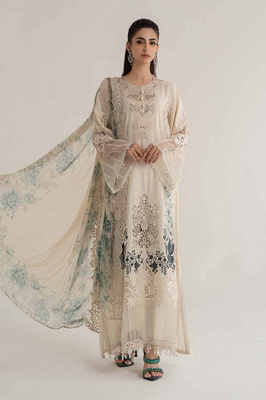img_maria_b_lawn_24_awwal_boutique