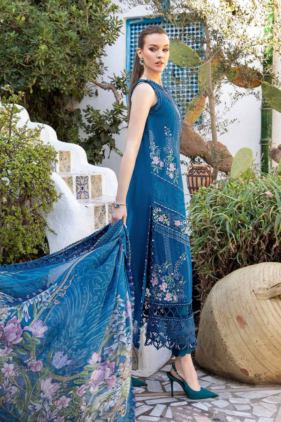 img_maria_b_lawn_24_awwal_boutique