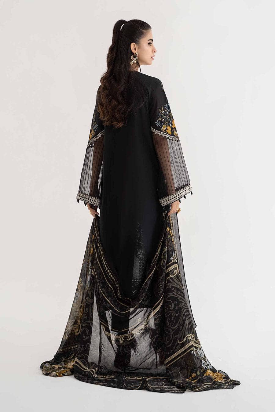 img_maria_b_lawn_24_awwal_boutique