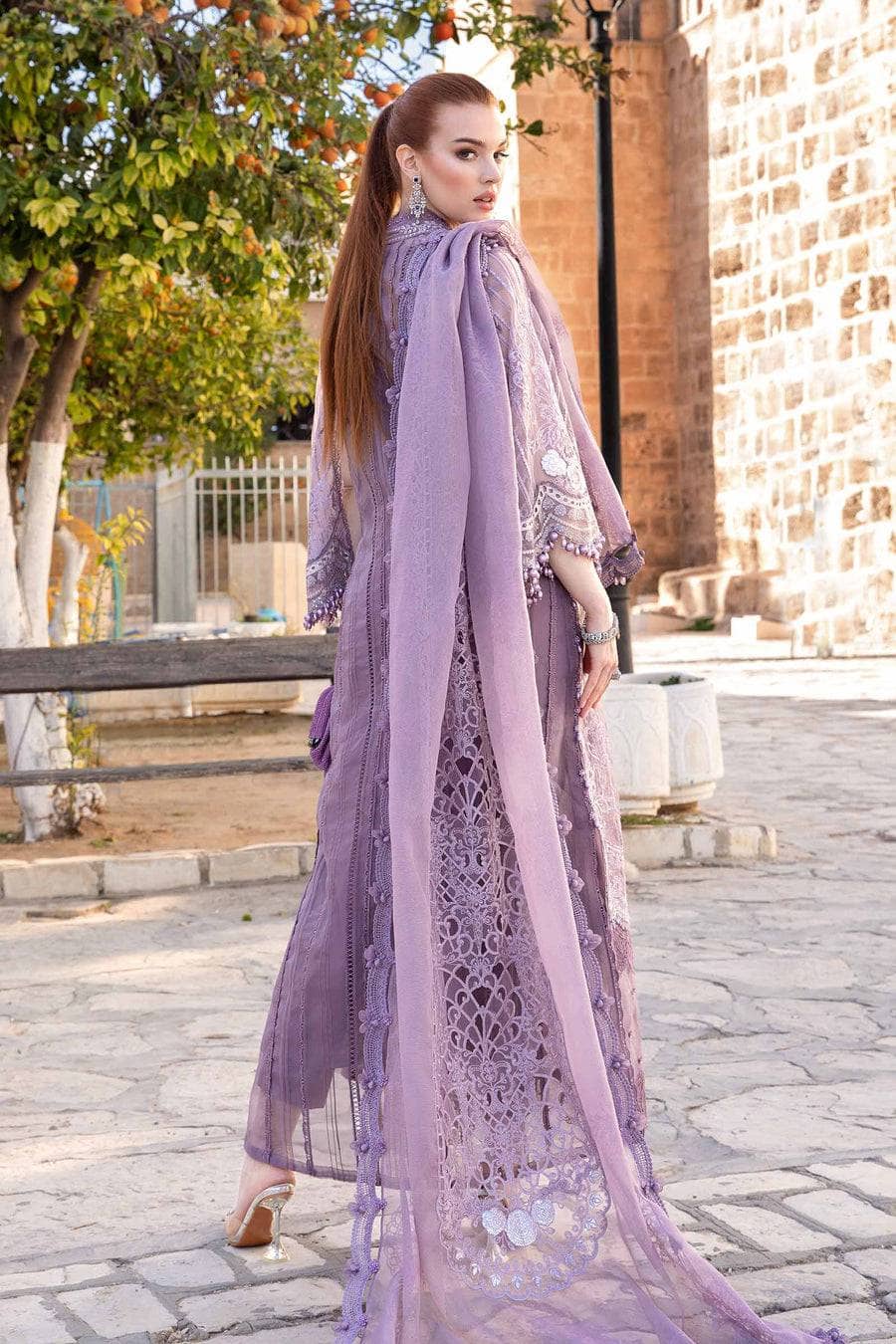 img_maria_b_lawn_24_awwal_boutique