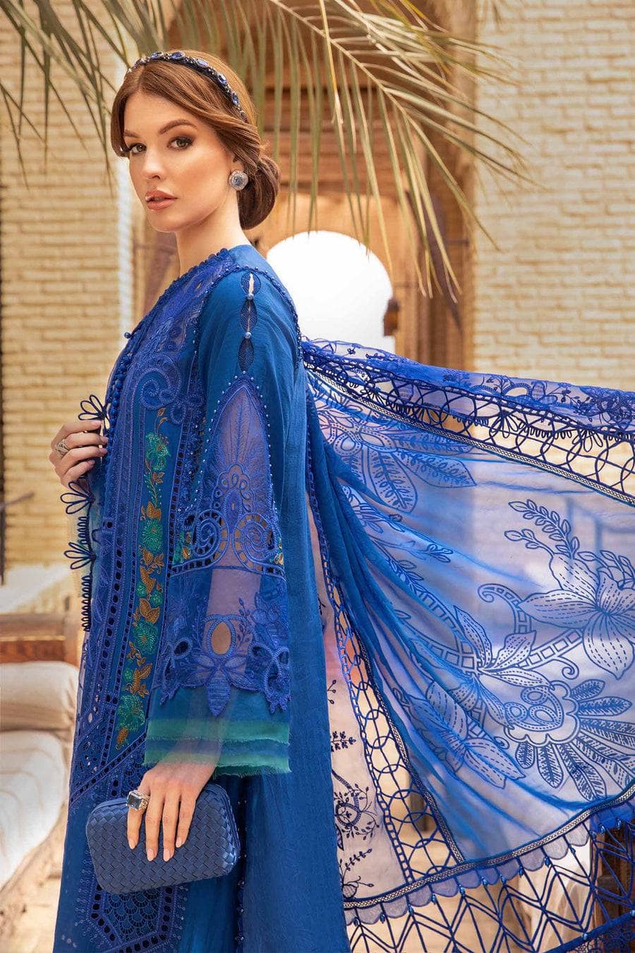 img_maria_b_lawn_24_awwal_boutique