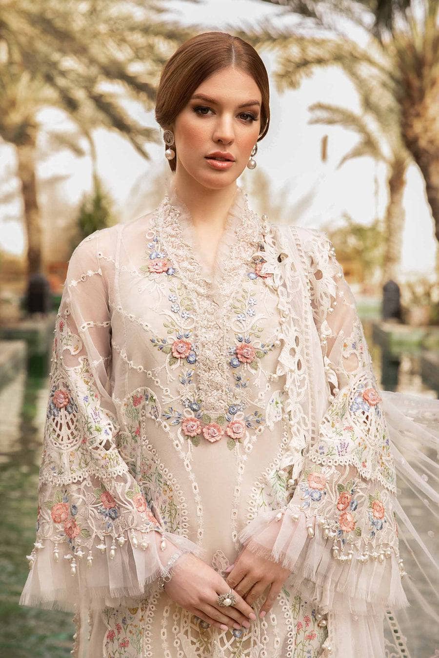 img_maria_b_lawn_24_awwal_boutique