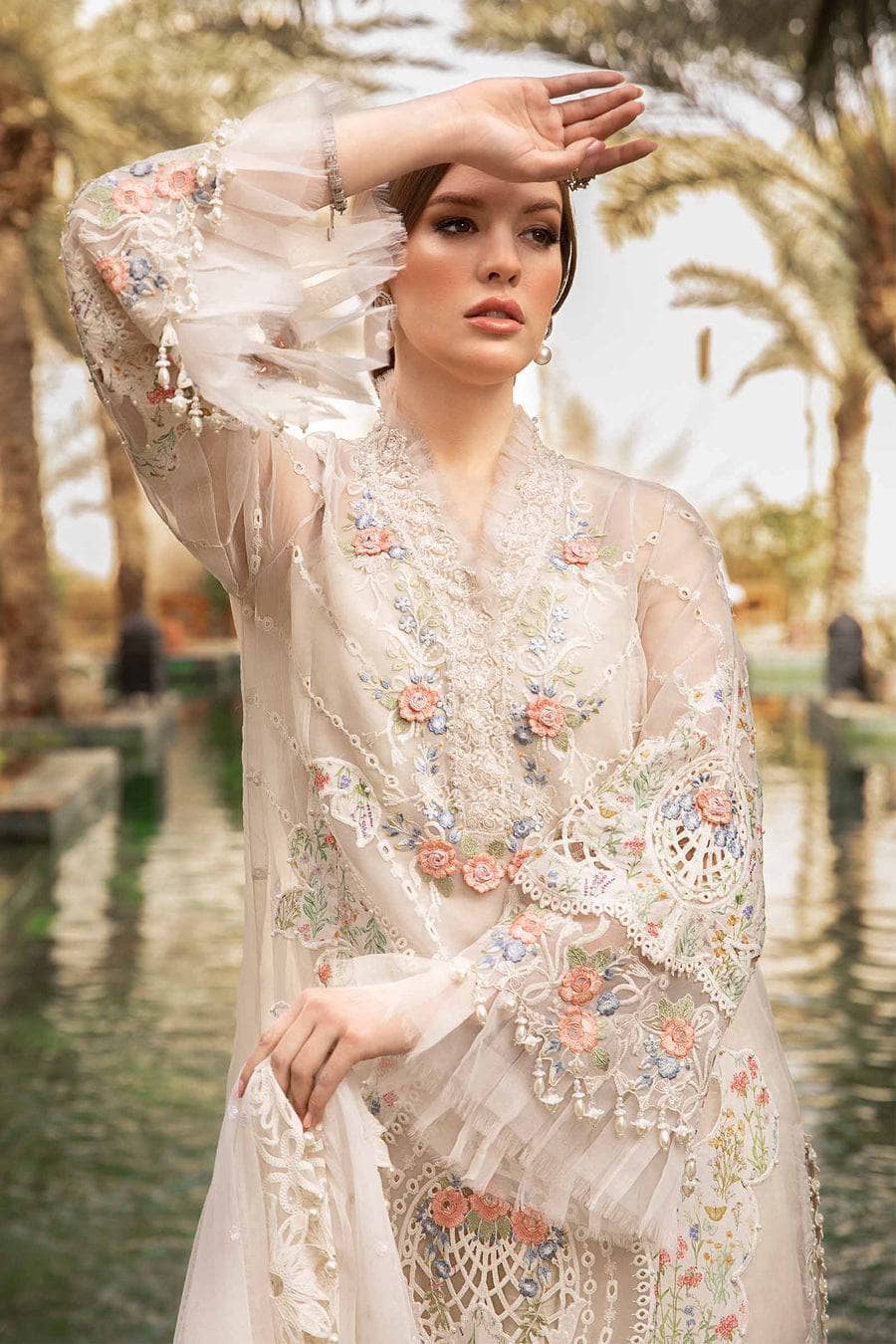 img_maria_b_lawn_24_awwal_boutique