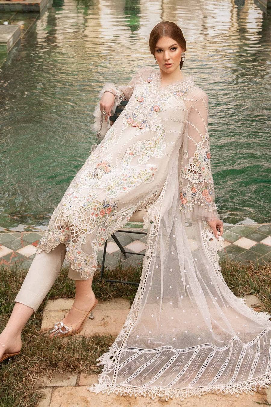 img_maria_b_lawn_24_awwal_boutique