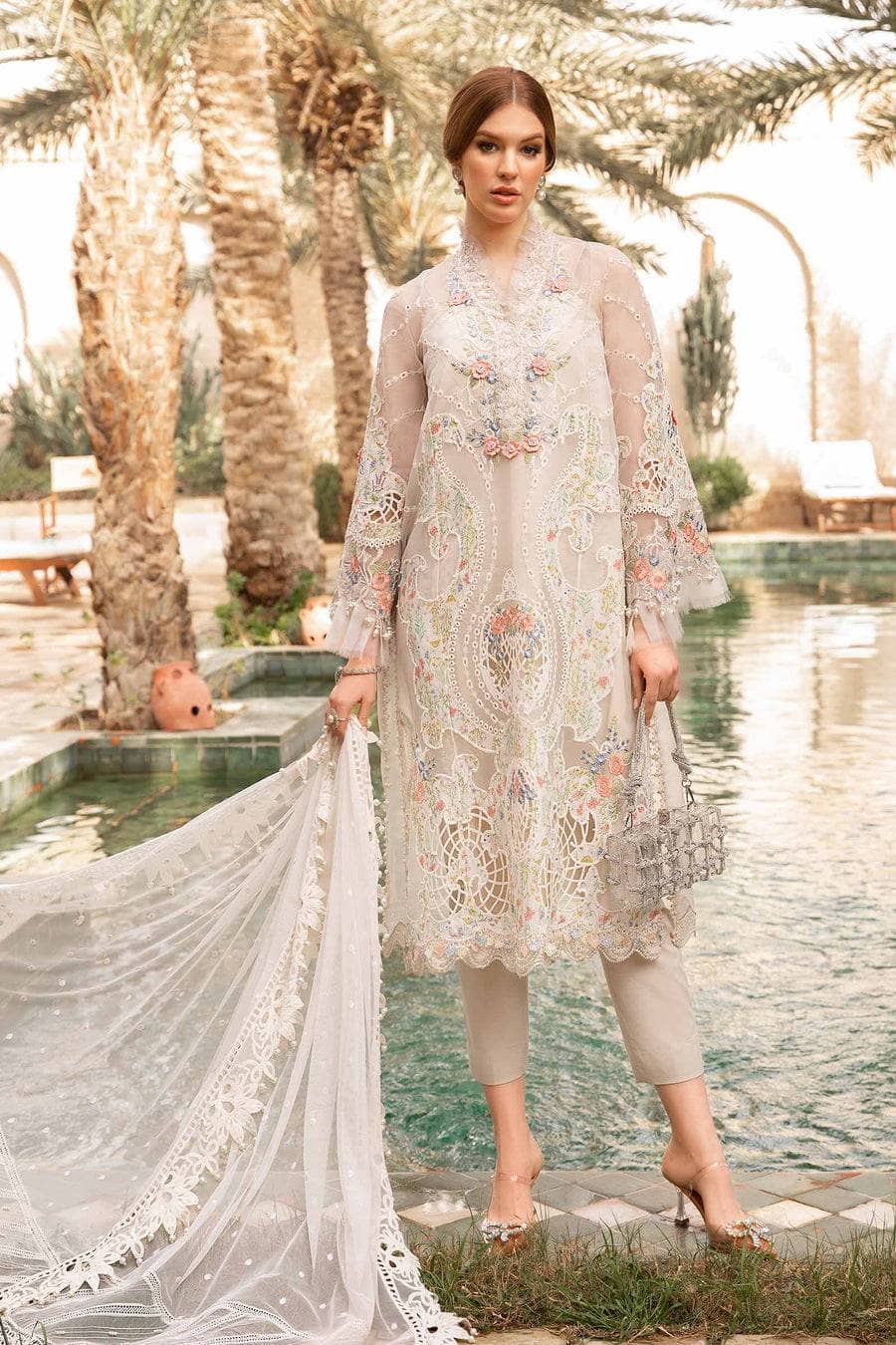 img_maria_b_lawn_24_awwal_boutique