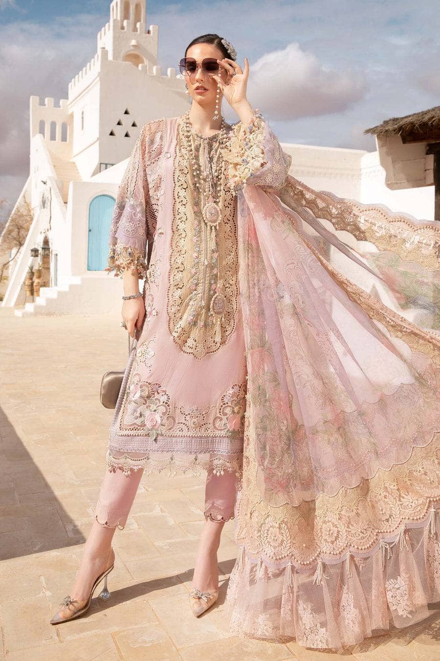 img_maria_b_lawn_24_awwal_boutique