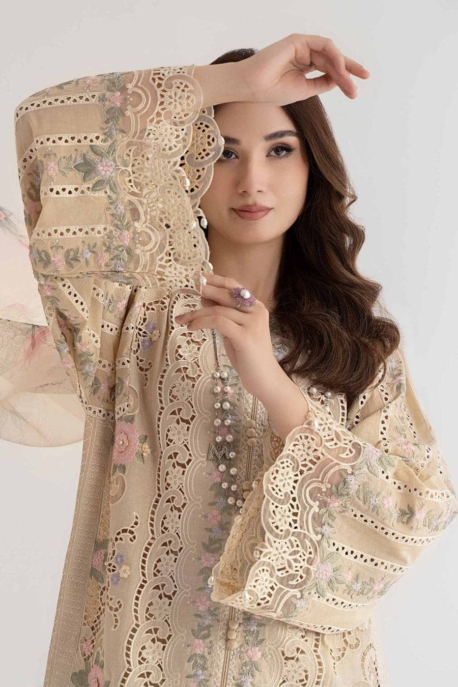 img_maria_b_lawn_24_awwal_boutique
