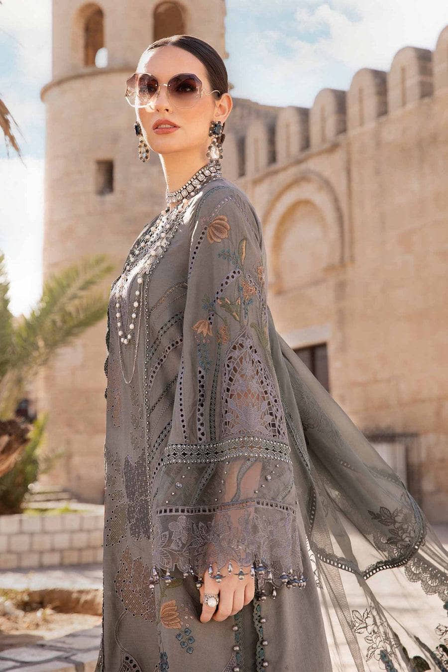 img_maria_b_lawn_24_awwal_boutique