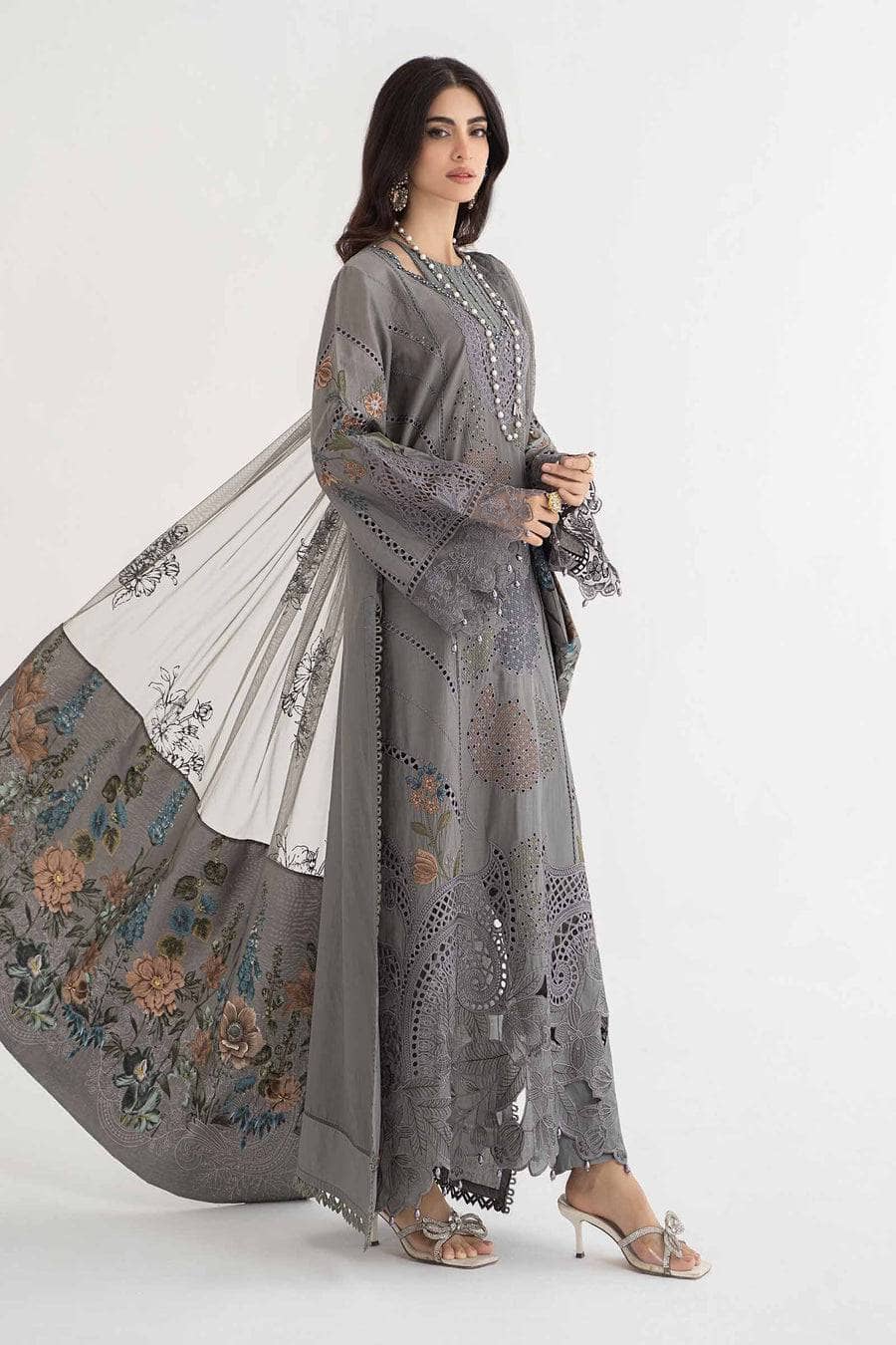 img_maria_b_lawn_24_awwal_boutique