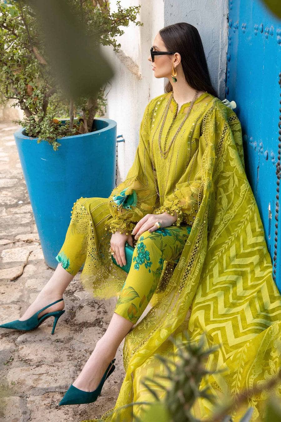 img_maria_b_lawn_24_awwal_boutique