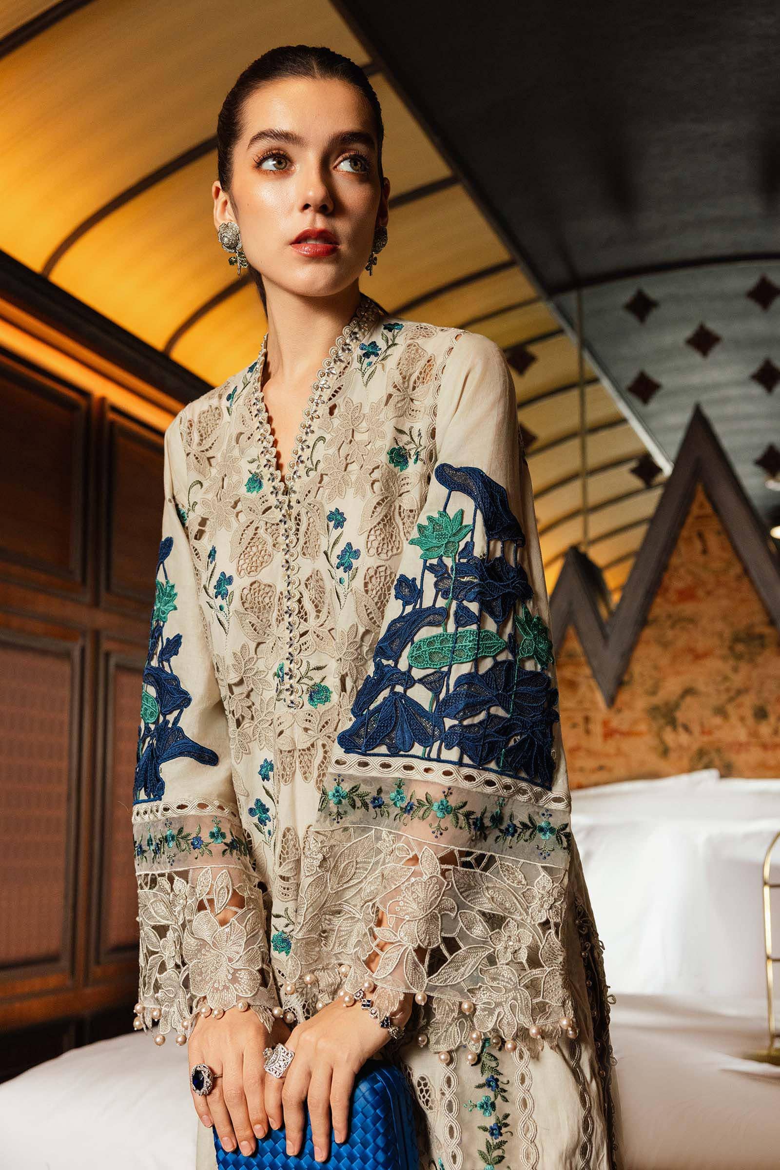 img_maria_b_eid_lawn_26_awwal_boutique