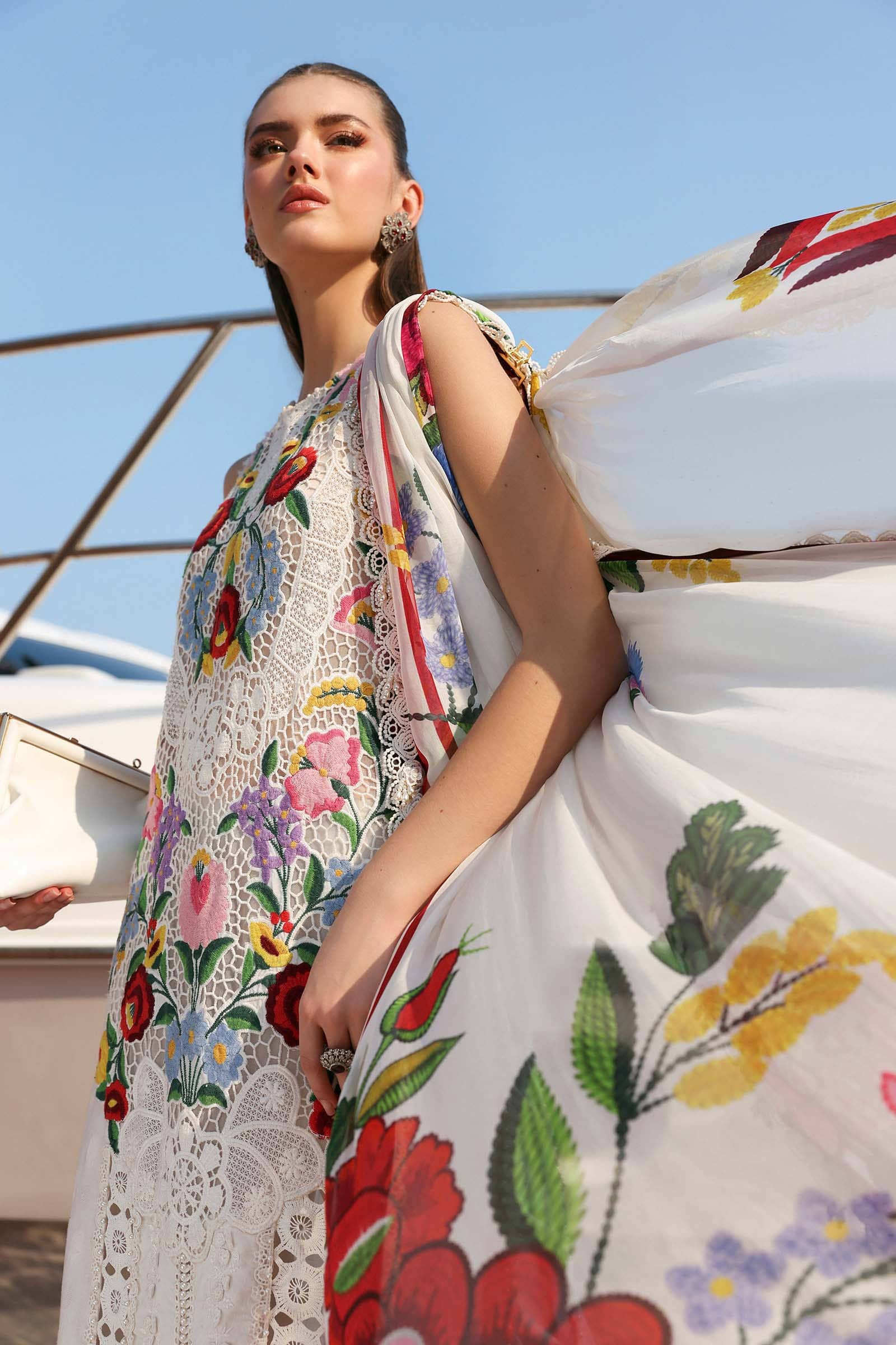 img_maria_b_lawn_26_awwal_boutique