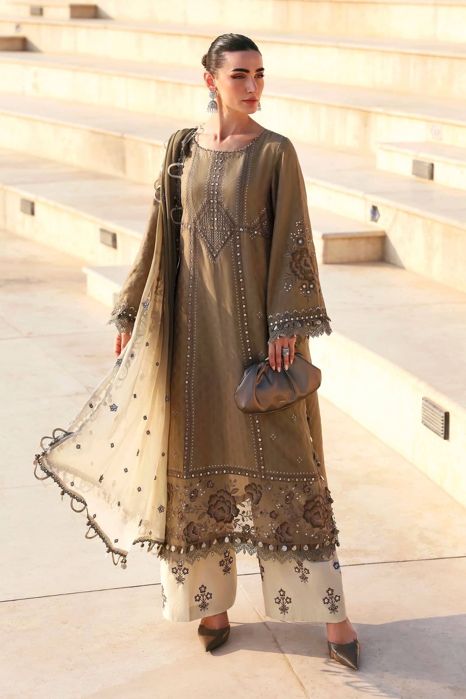 img_maria_b_eid_lawn_26_awwal_boutique