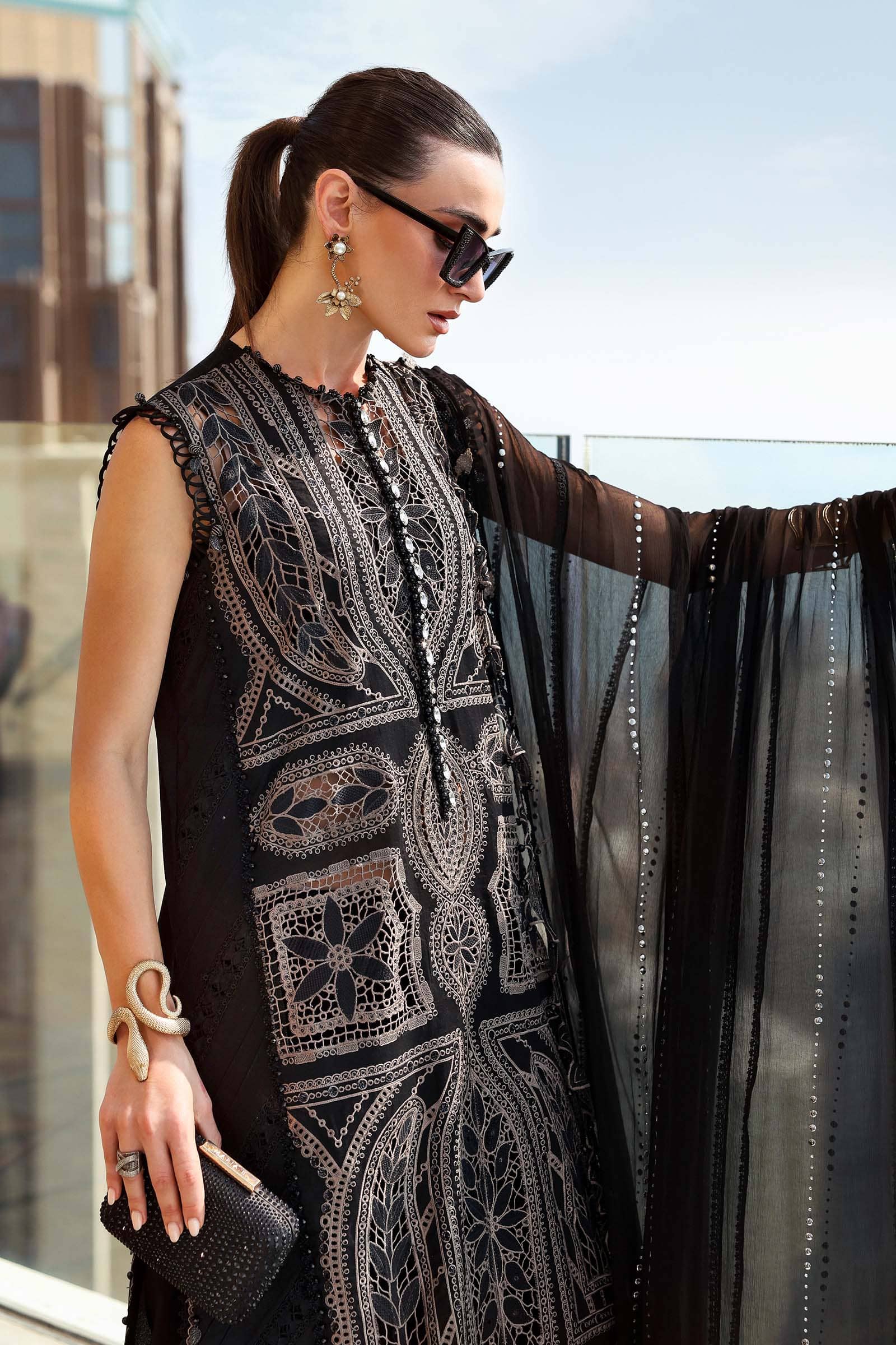 img_maria_b_lawn_26_awwal_boutique