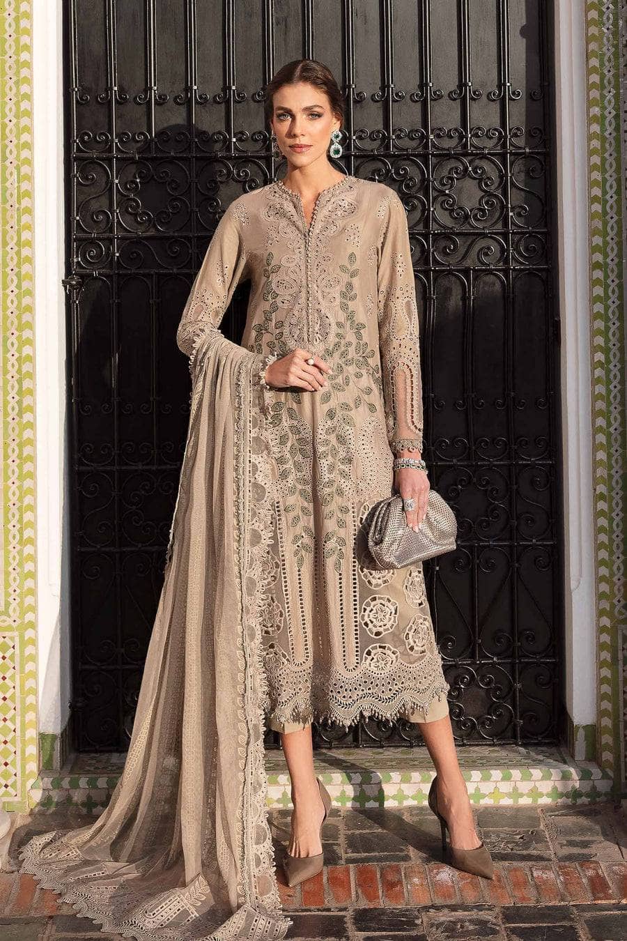 img_maria_luxury_lawn_25_awwal_boutique