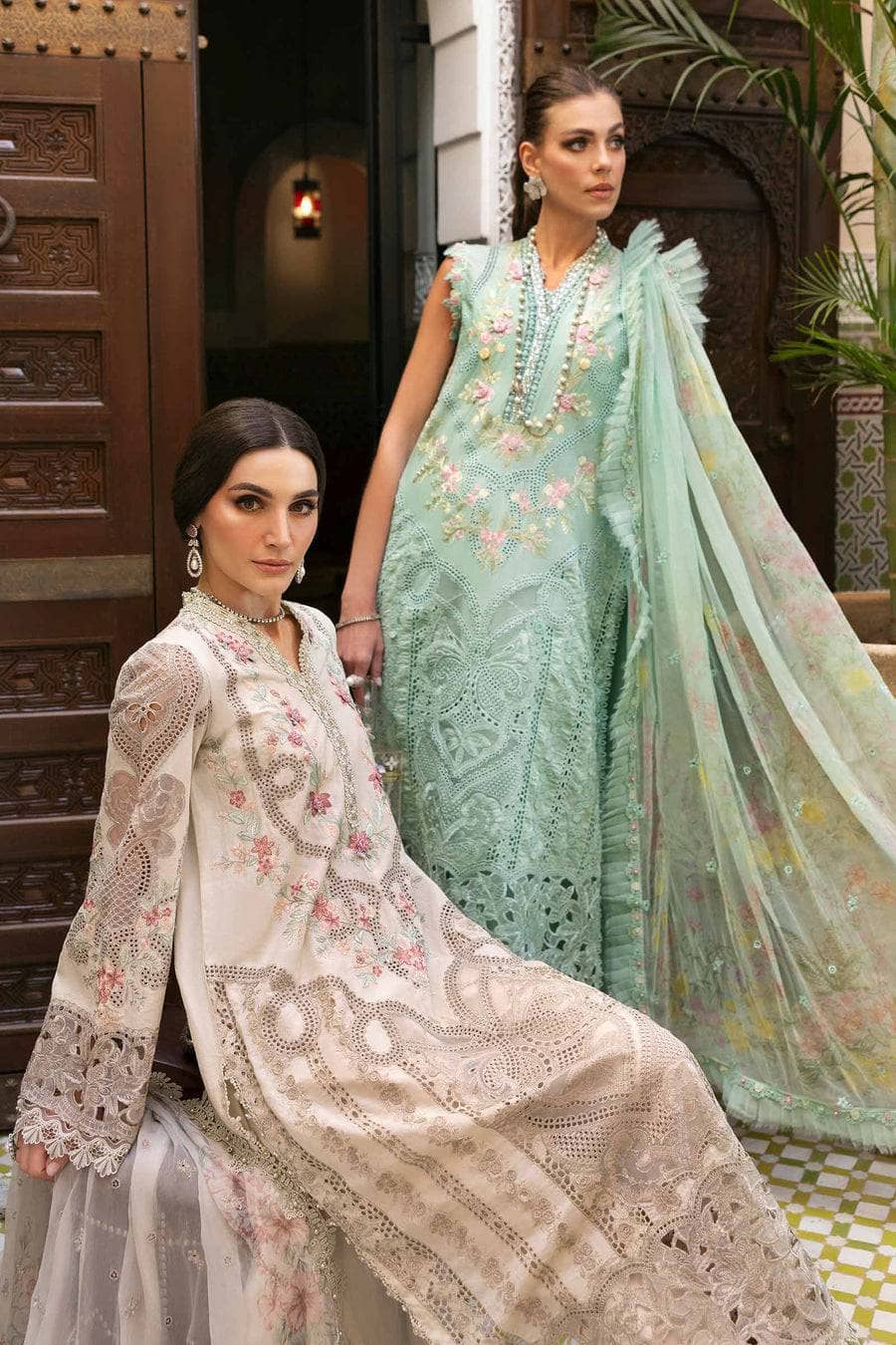 Maria B Lawn Pakistani Suit Restocked/Maria B Luxury Lawn 25/14B/Beige
