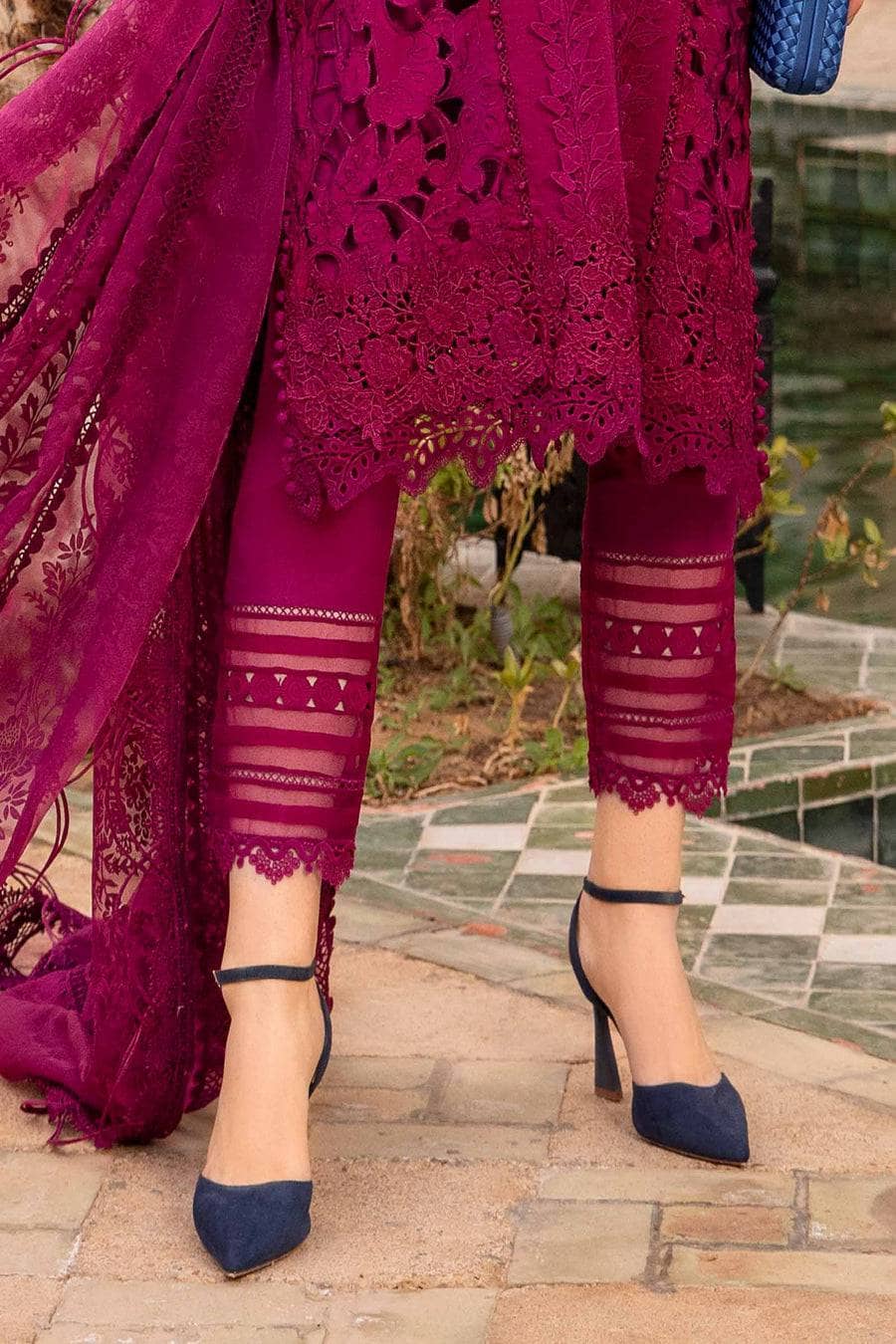 img_maria_b_lawn_24_awwal_boutique