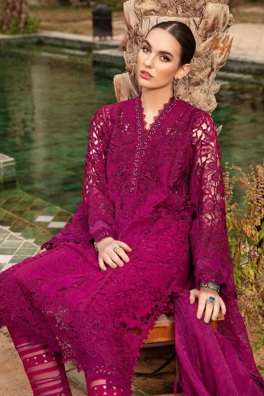 img_maria_b_lawn_24_awwal_boutique