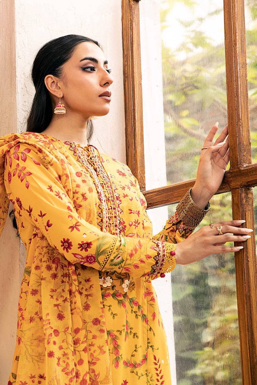 img_maria_b_m_basics_awwal_boutique