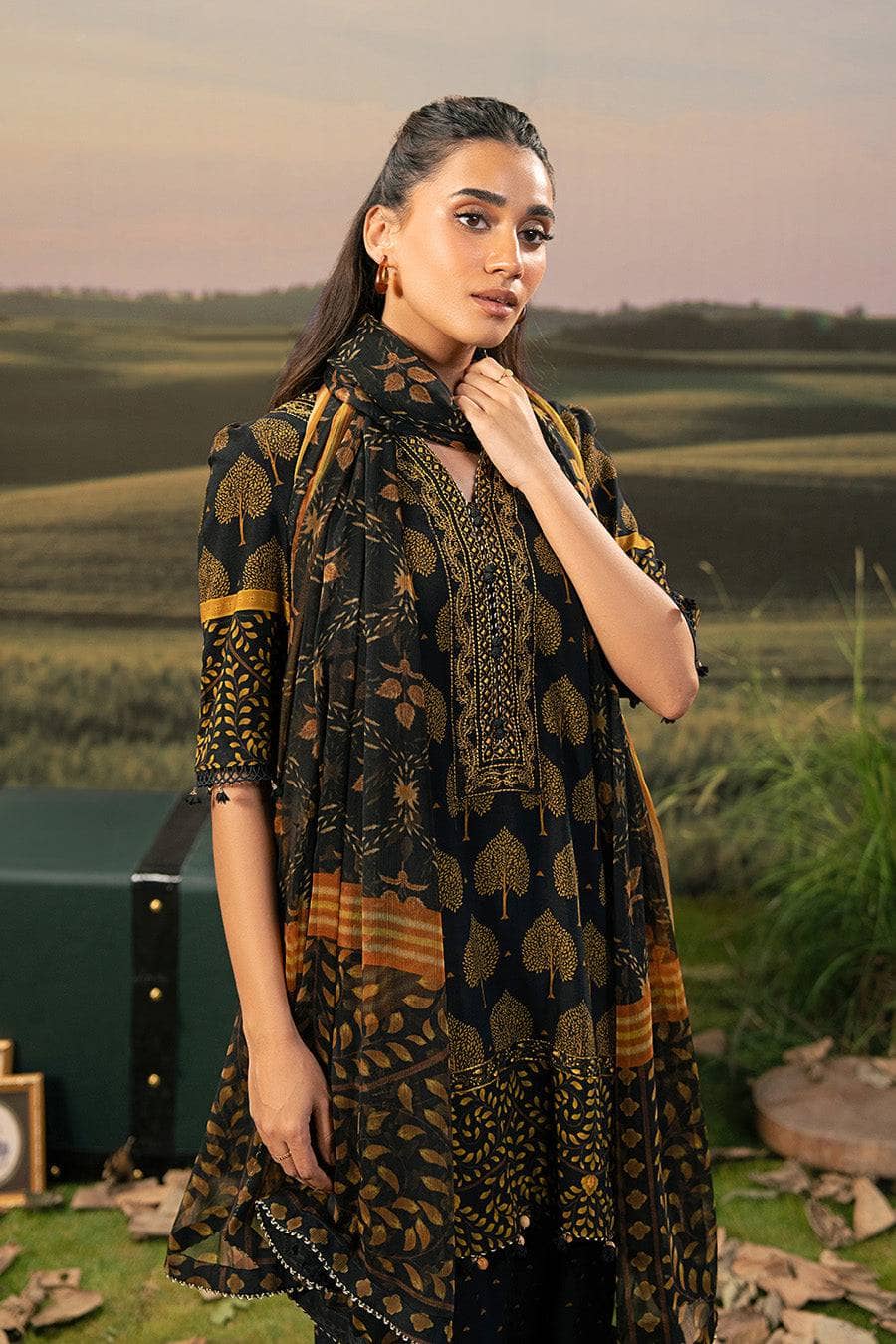 Maria B M Basics 25/Fall-Winter/Embroidered Arabic Lawn Suit | MB-PFUS25-03B/Black