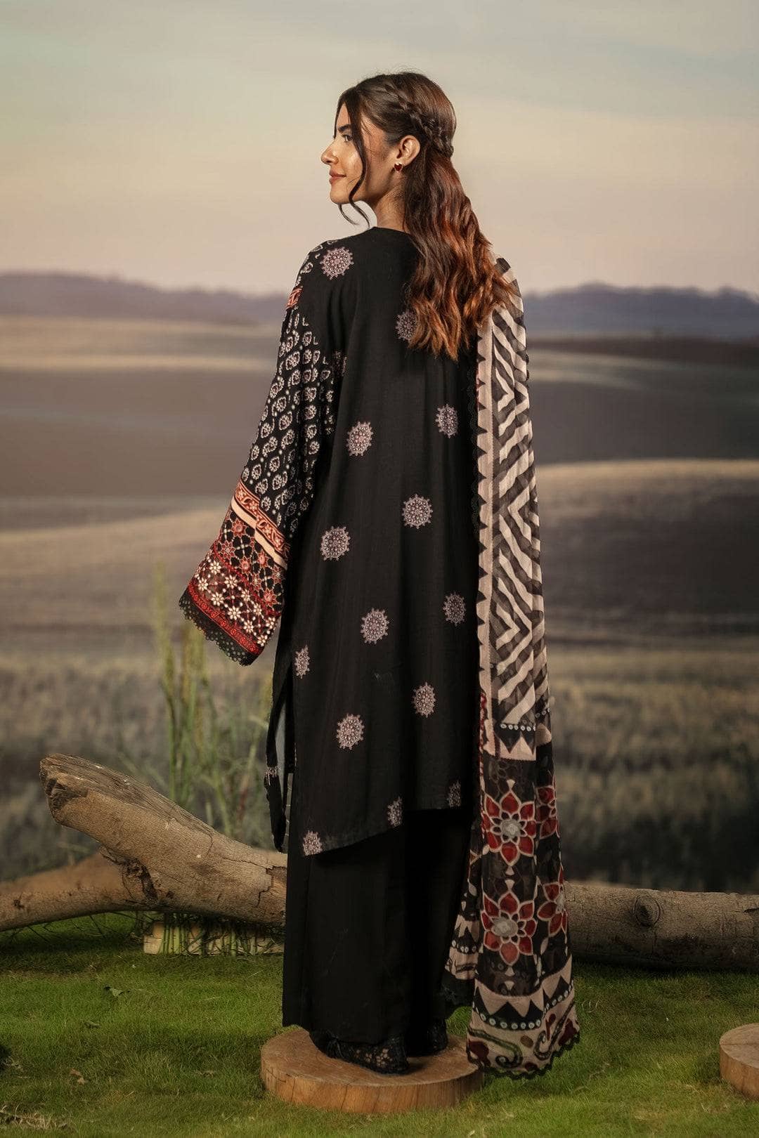 img_maria_b_m_basics_awwal_boutique