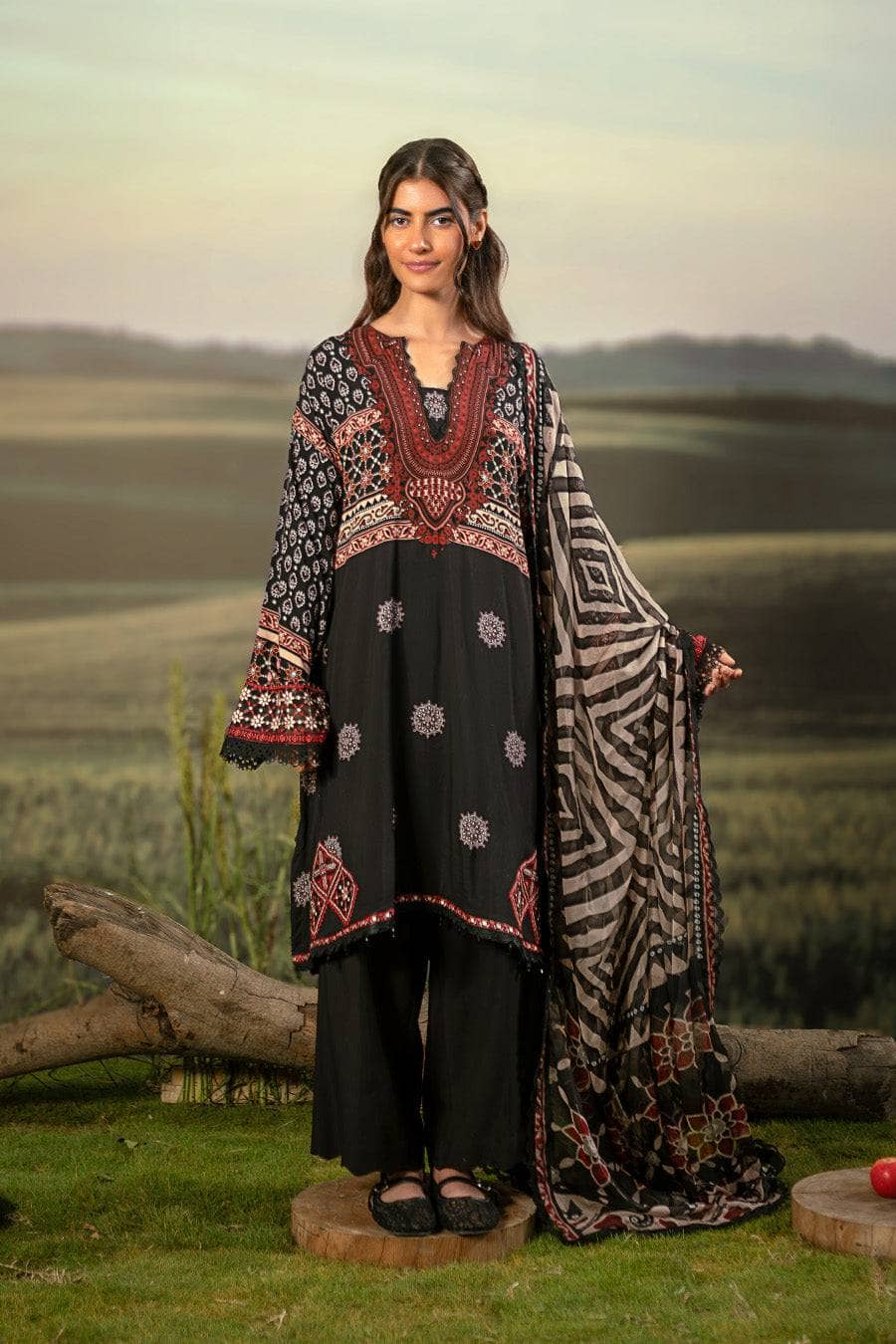 img_maria_b_m_basics_awwal_boutique