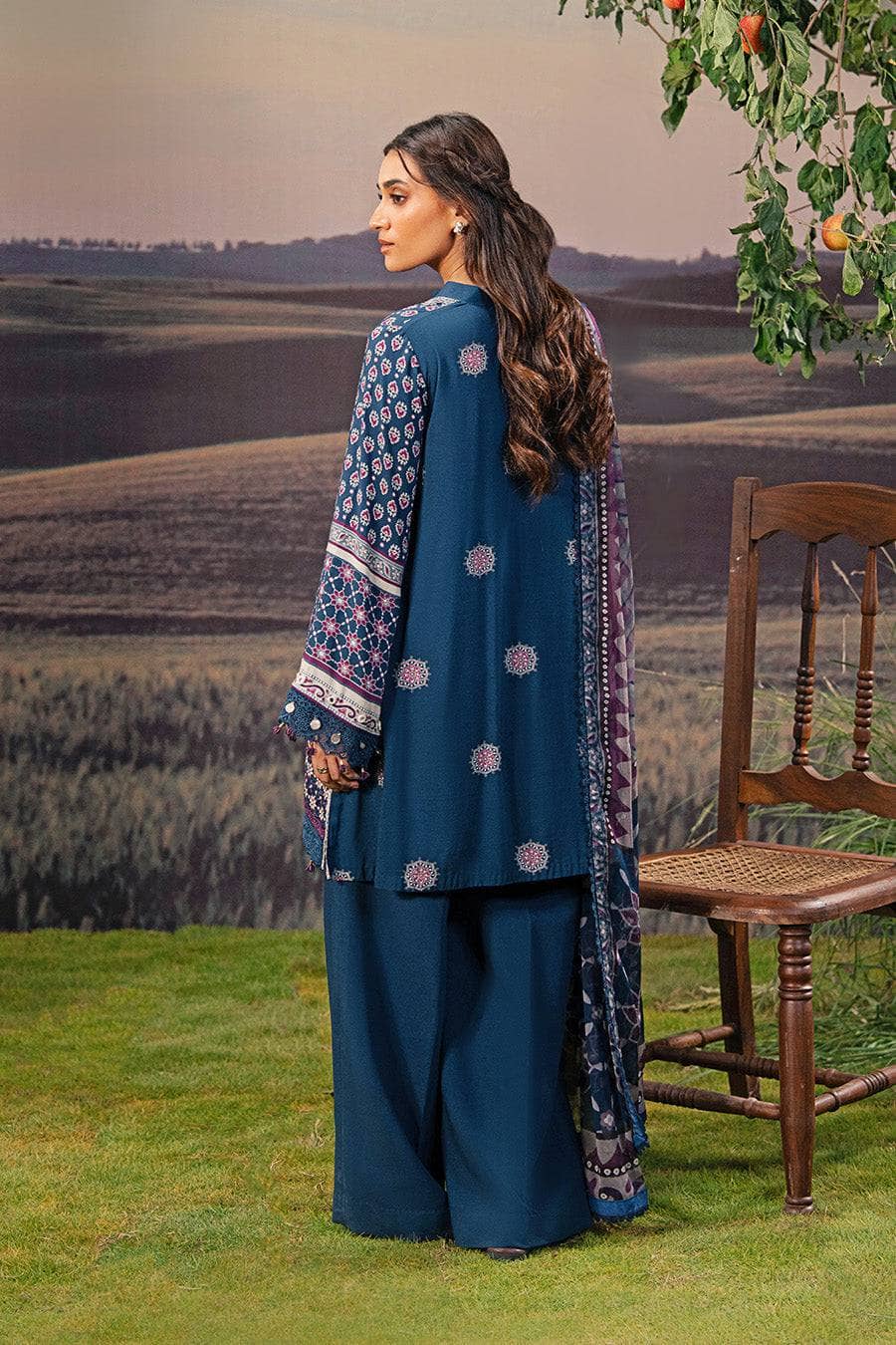 Maria B M Basics 25/Fall-Winter/Embroidered Arabic Lawn Suit | MB-PFUS25-09B/Blue