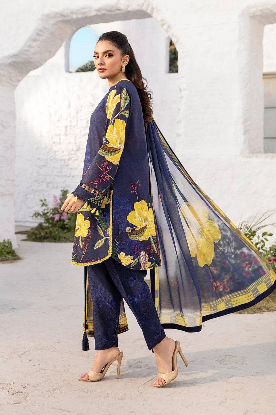 img_maria_b_m_basics_lawn_awwal_boutique