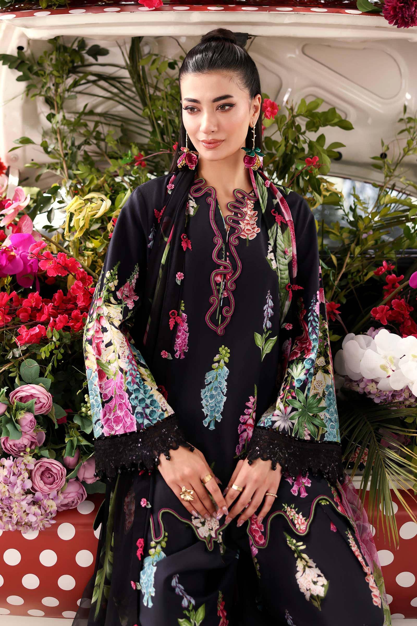 Maria B M Prints 26/Vol 2/5B/Black