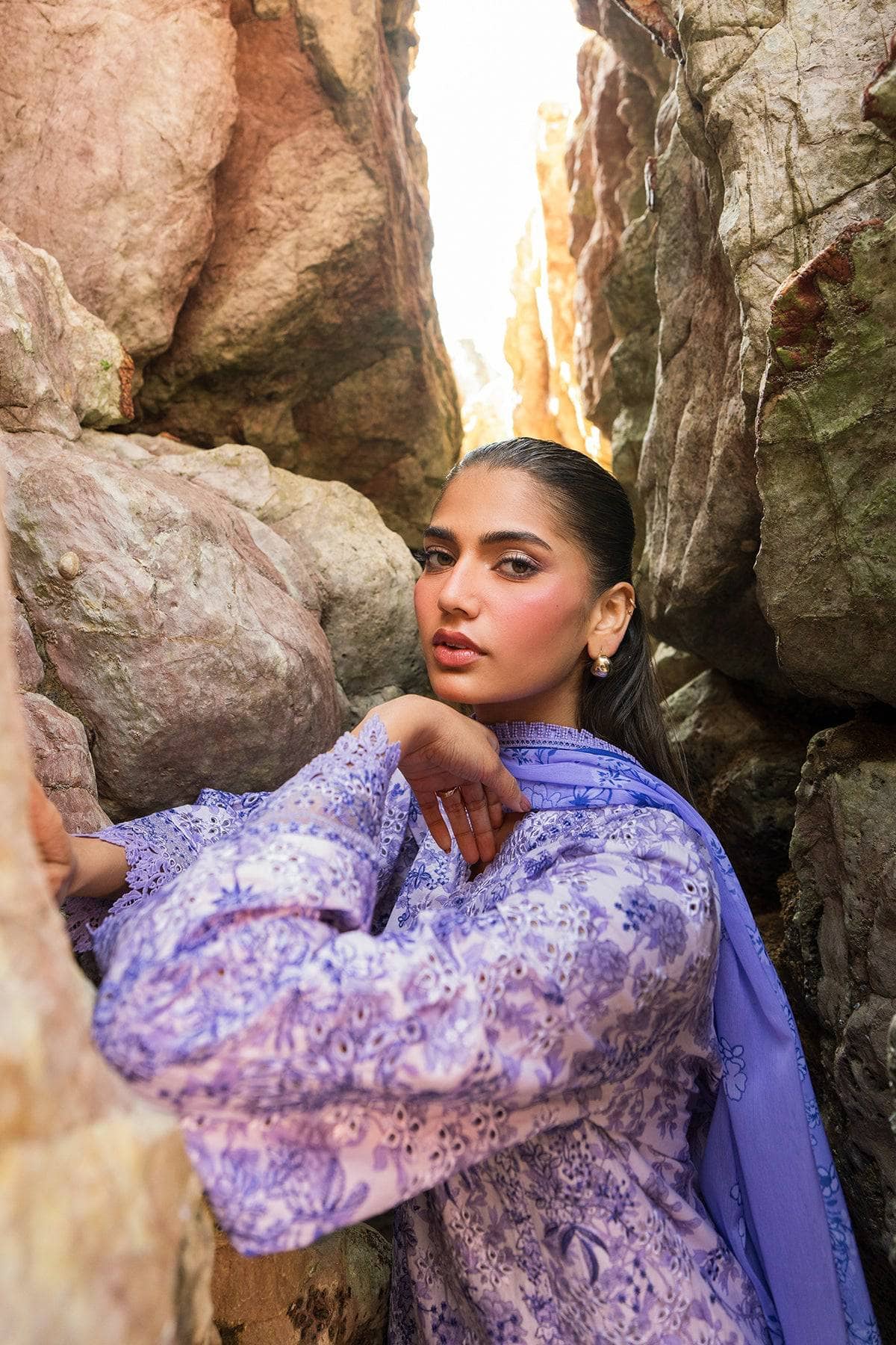 img_afrozeh_lawn_awwal_boutique