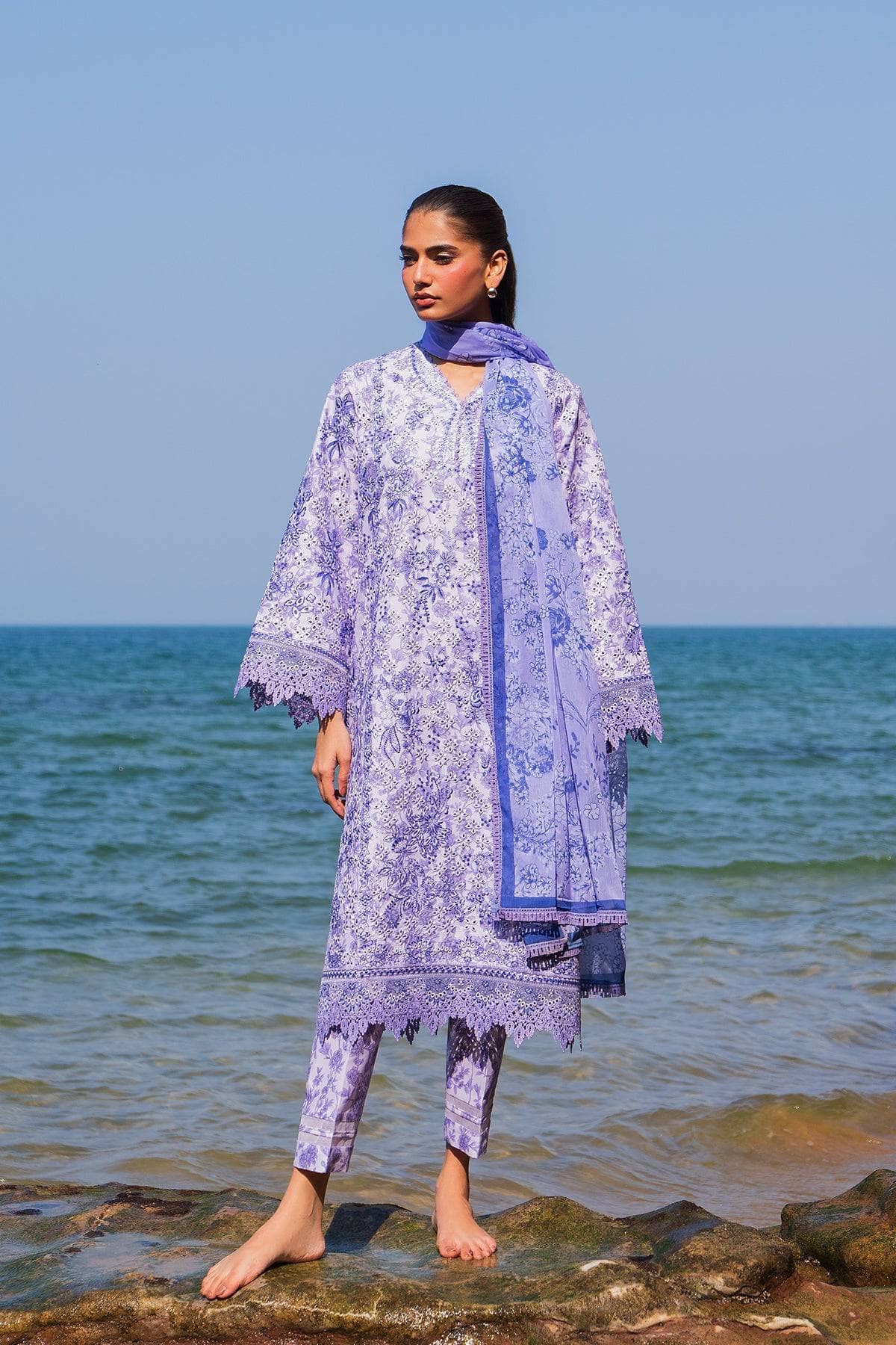 img_afrozeh_lawn_awwal_boutique